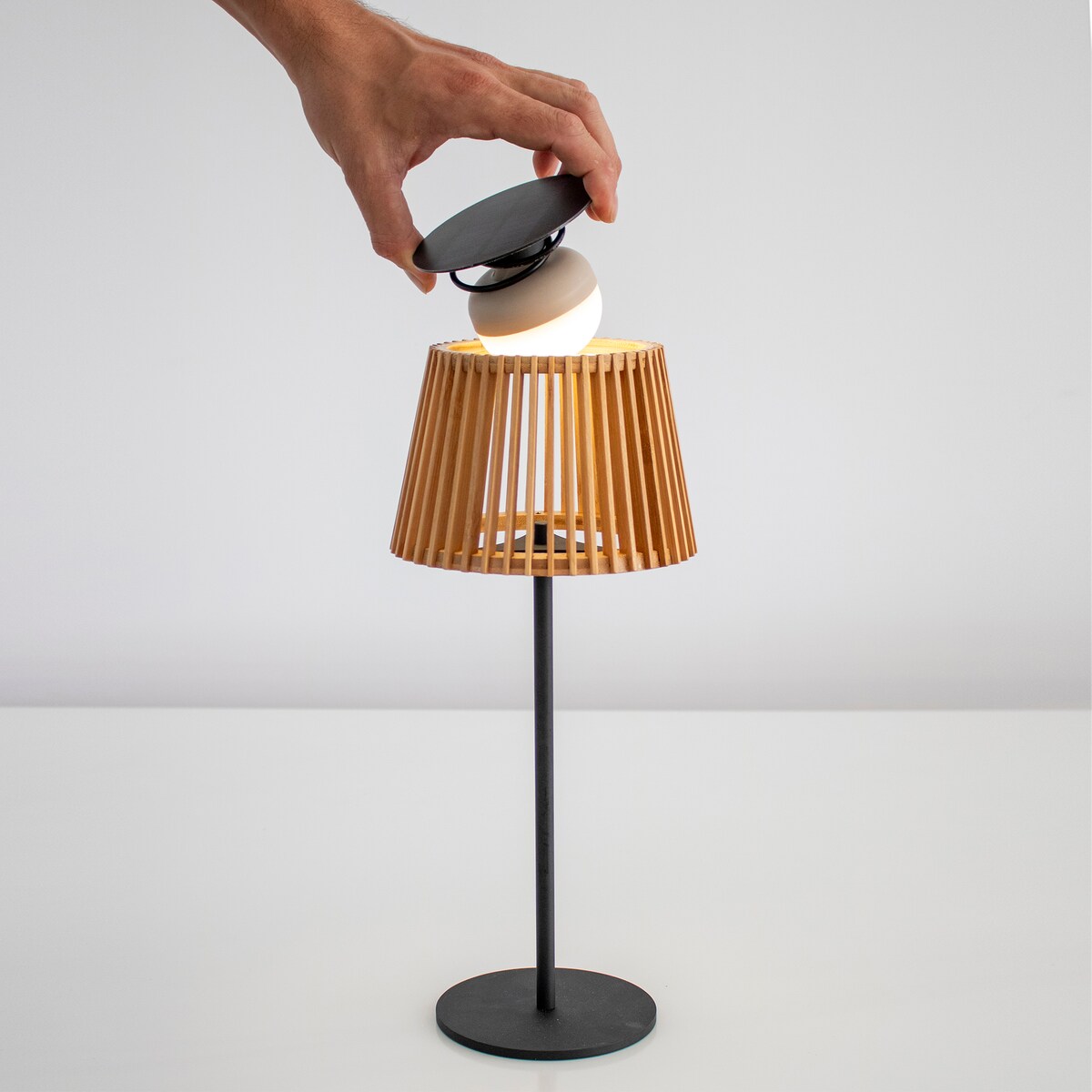 Candeeiro de Mesa Portátil de Exterior Solar e com Bateria Recarregável Okinawa Natural-2