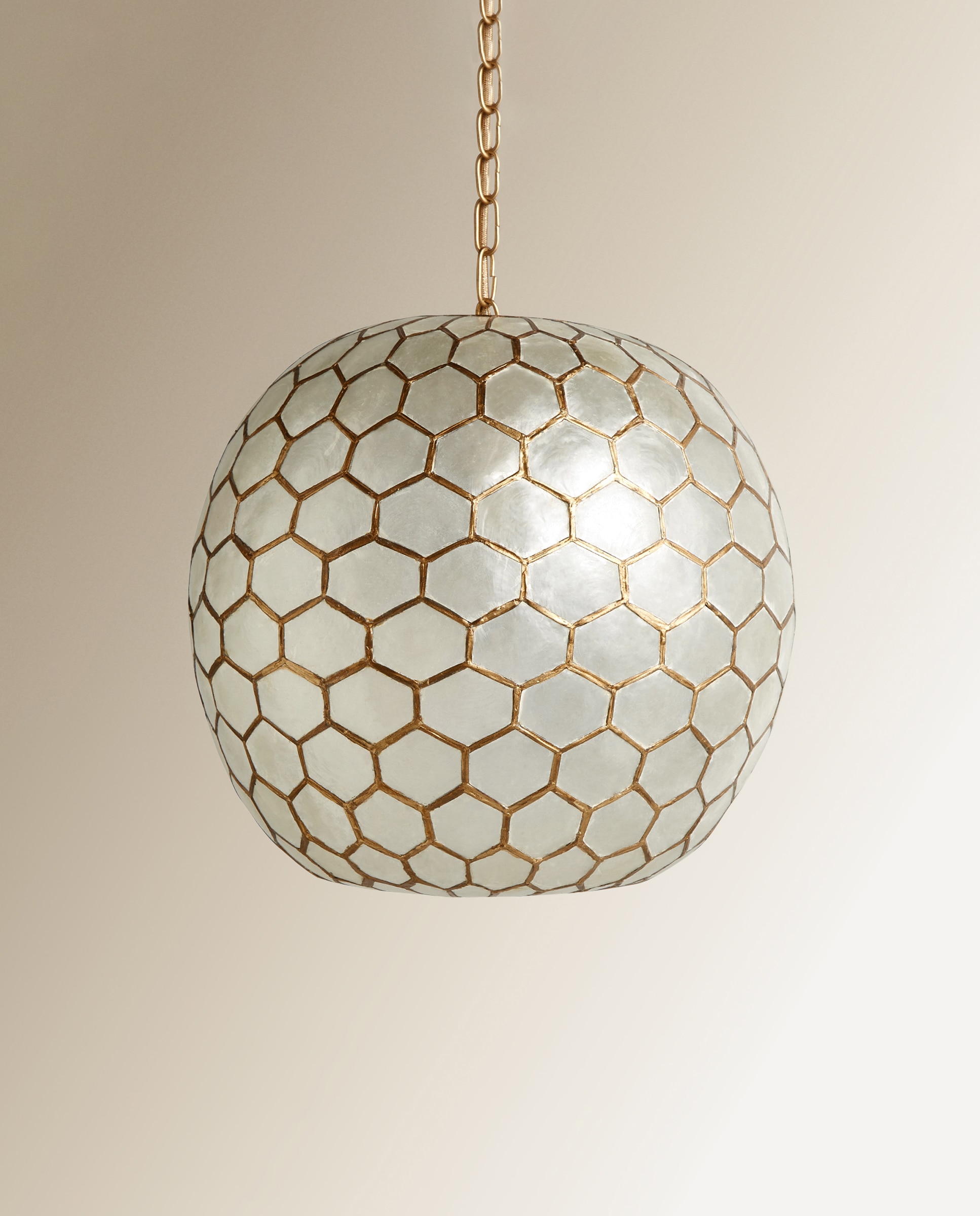 Candeeiro de tecto hexagonal em nácar Capiz Ouro-1