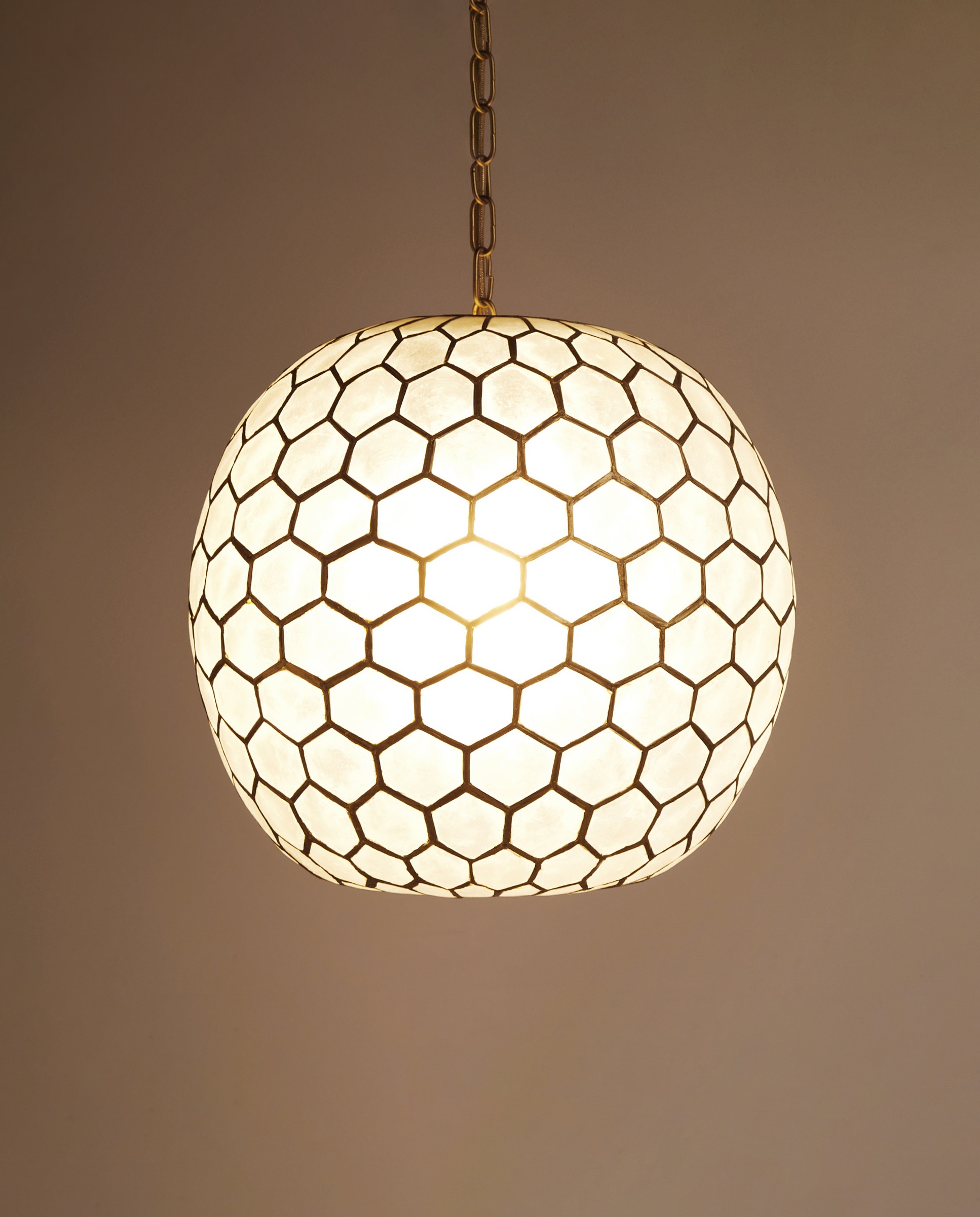 Candeeiro de tecto hexagonal em nácar Capiz Ouro-2