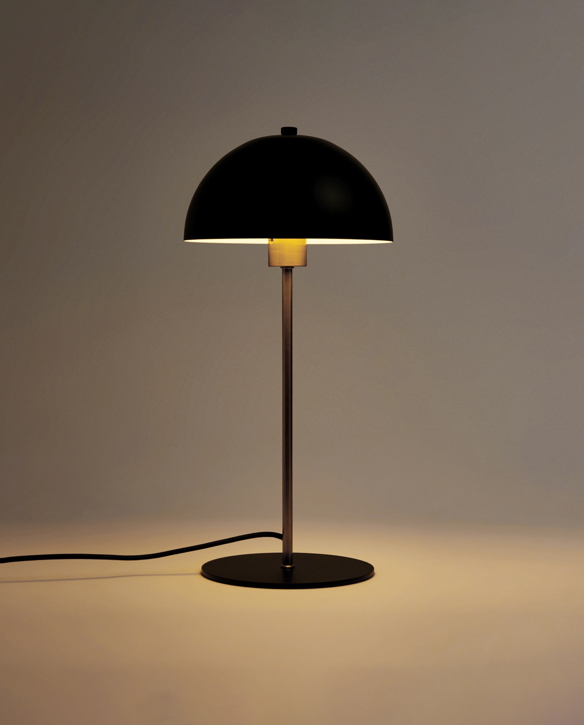 Candeeiro de Mesa Monterrey Preto-2