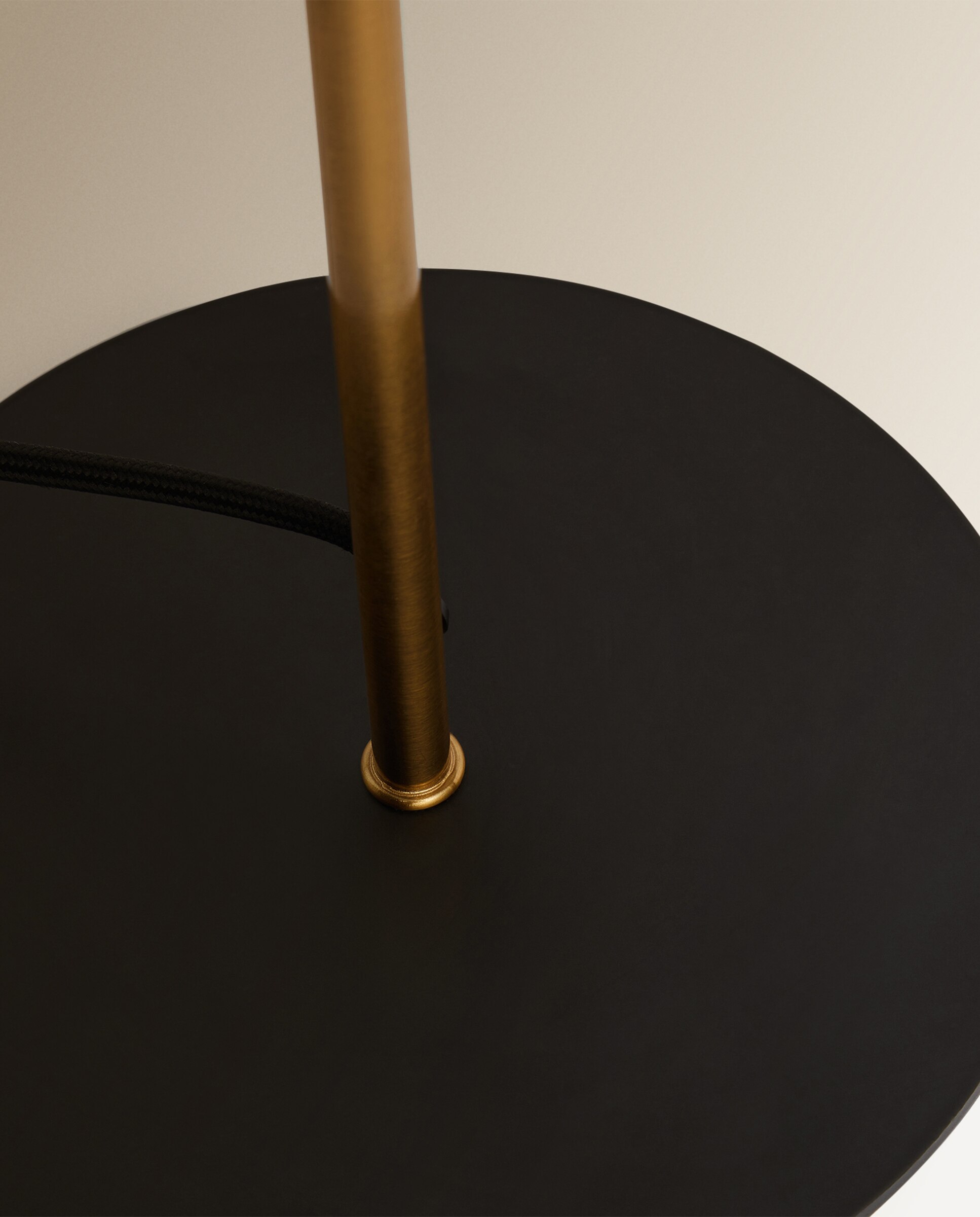 Candeeiro de Mesa Monterrey Preto-3