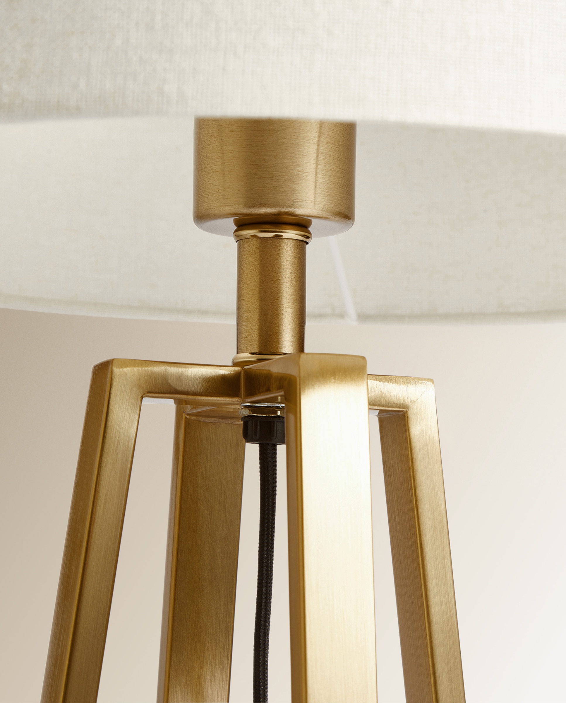 Candeeiro de Mesa Luxor Ouro-4