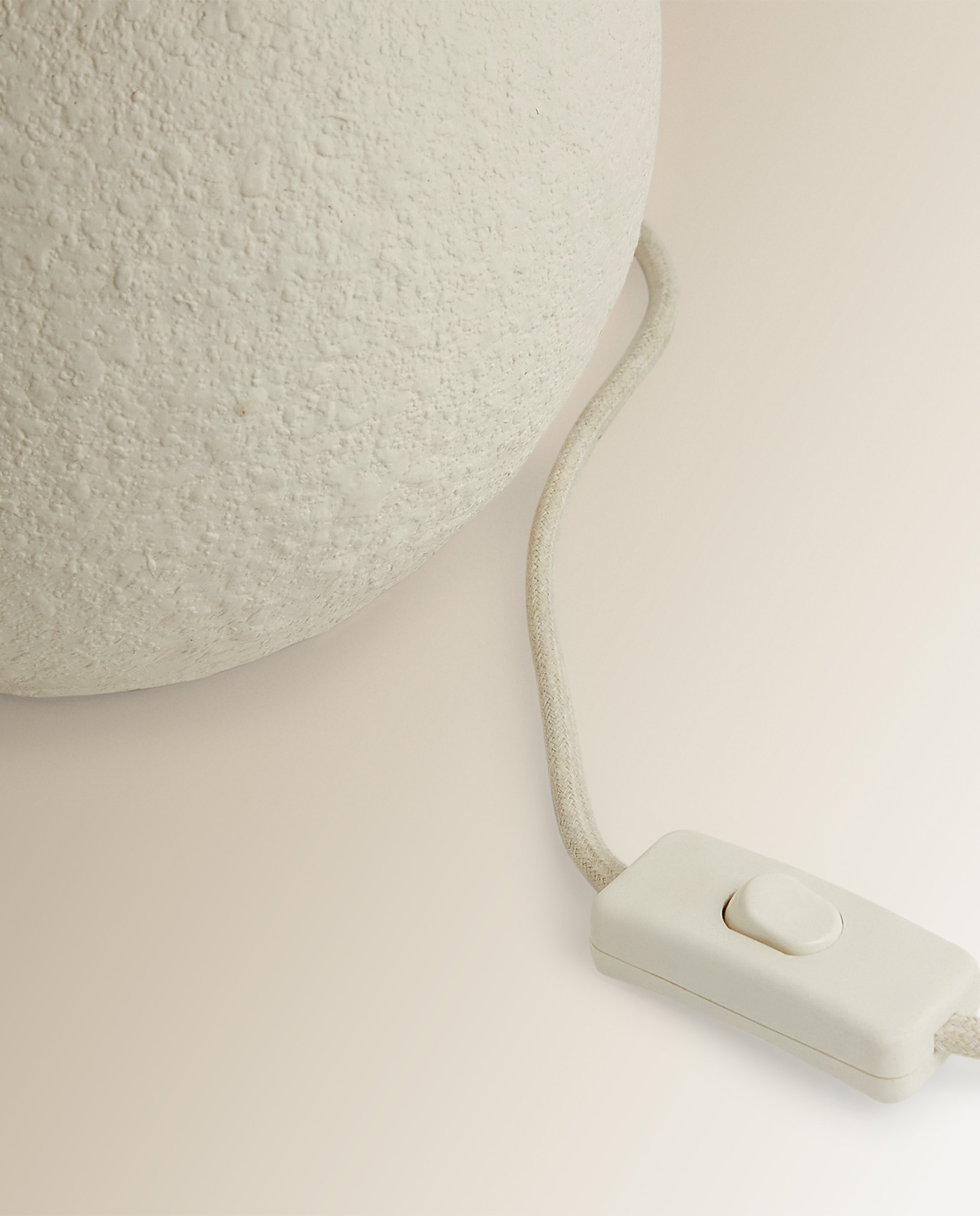 Candeeiro de Mesa em Cerâmica Elsa Branco-3