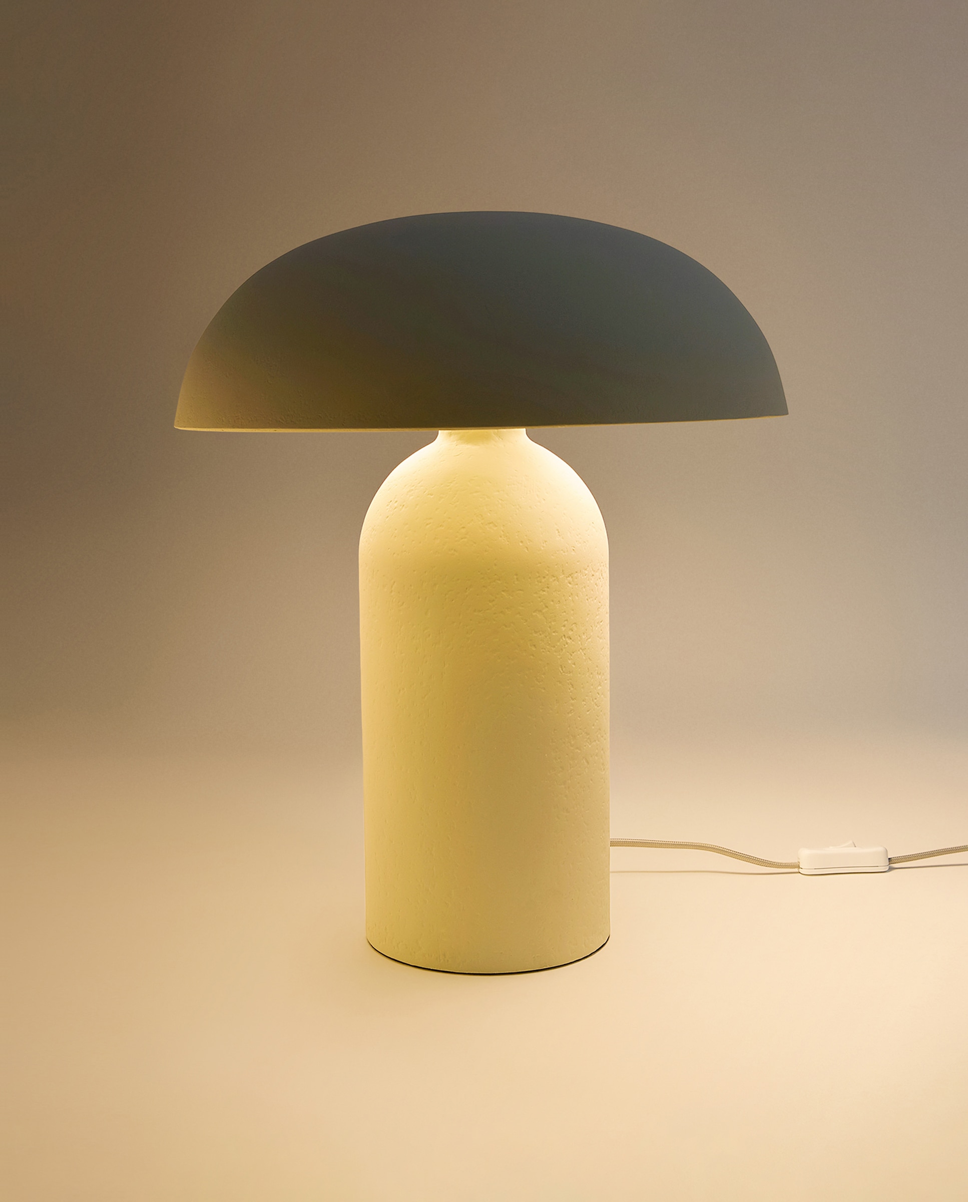 Candeeiro de Mesa Raw em Cimento Cinzento-3