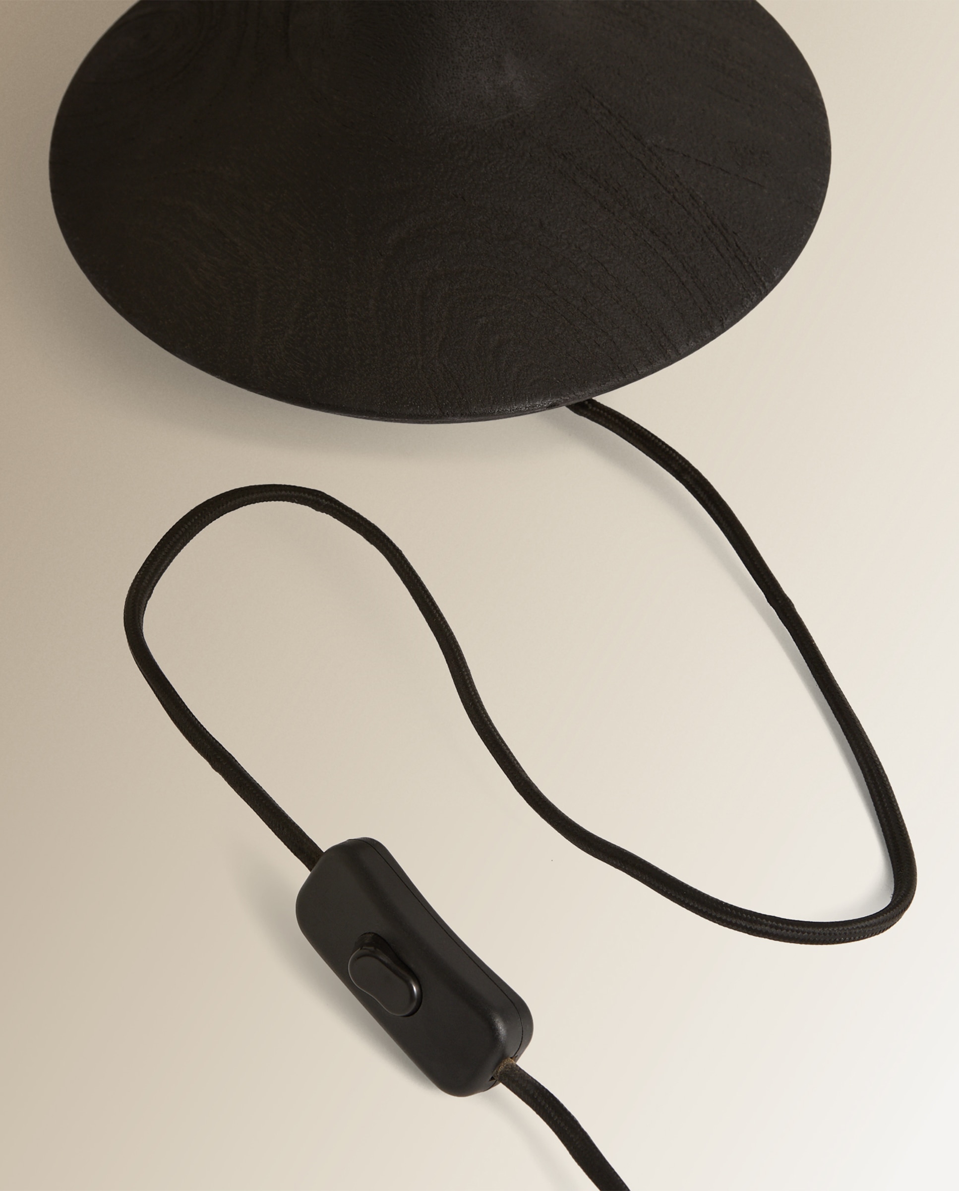 Candeeiro de Mesa Cortex Preto-4