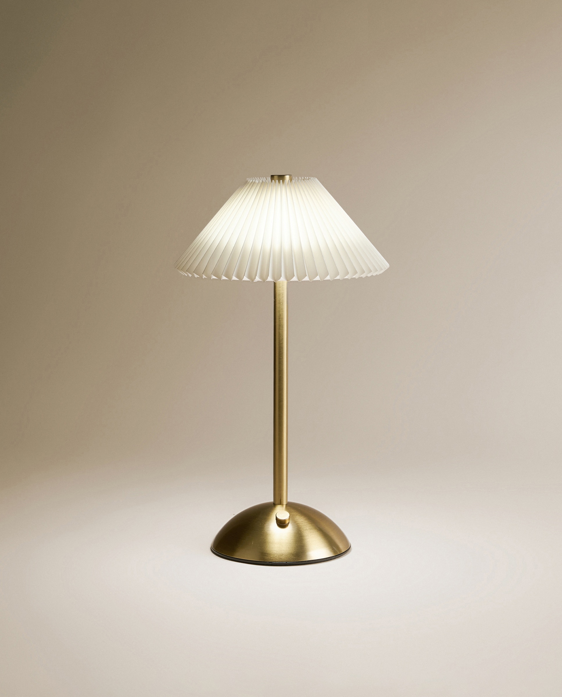 Candeeiro de Mesa com LED Integrado Mary Ouro-3