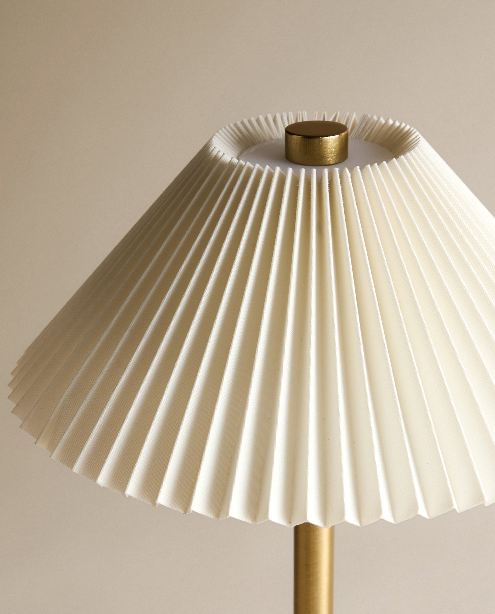 Candeeiro de Mesa com LED Integrado Mary Ouro-4