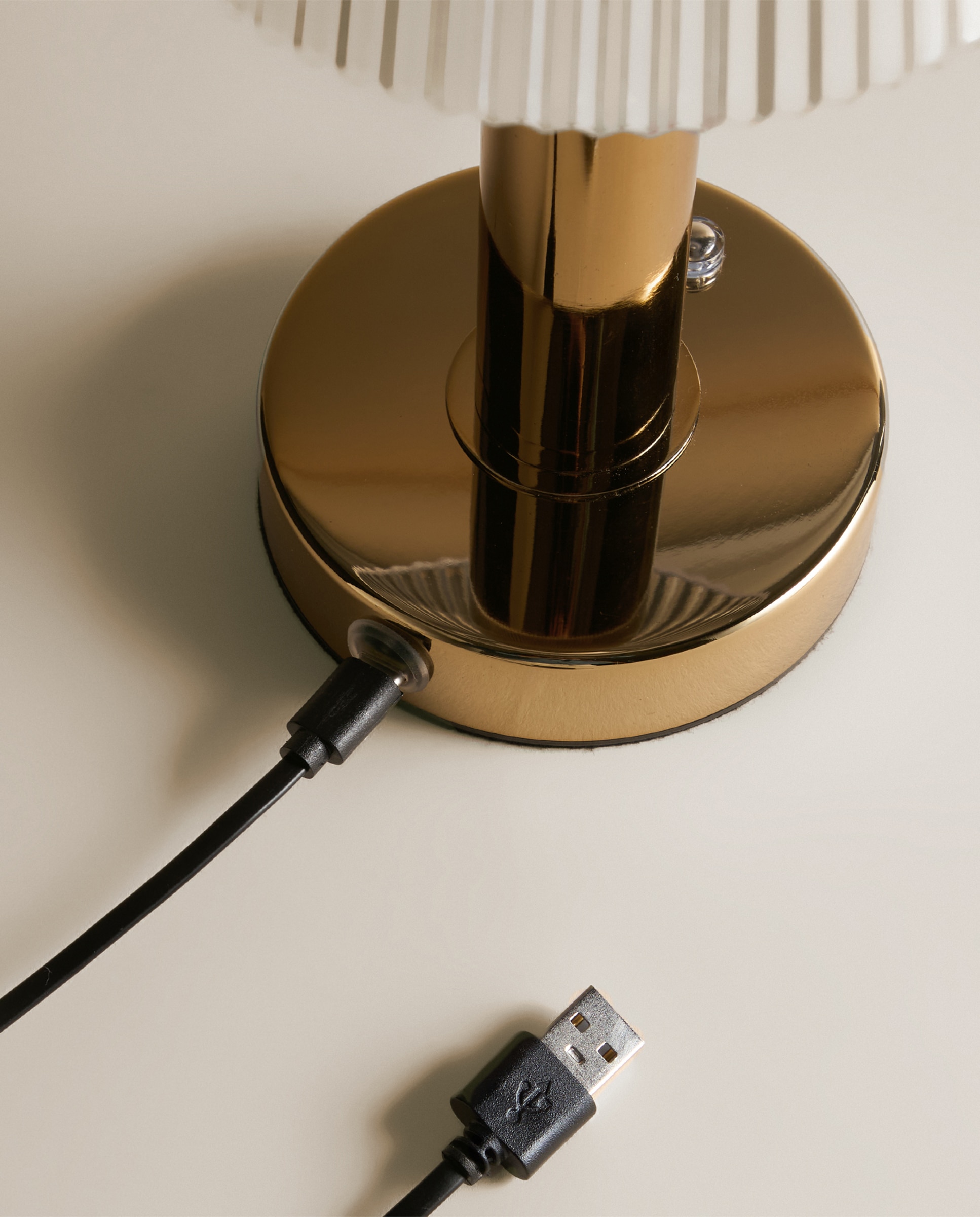 Candeeiro de Mesa com LED Integrado Ruth Ouro-5