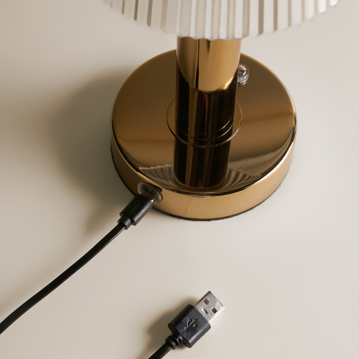 Candeeiro de Mesa com LED Integrado Ruth Ouro-5