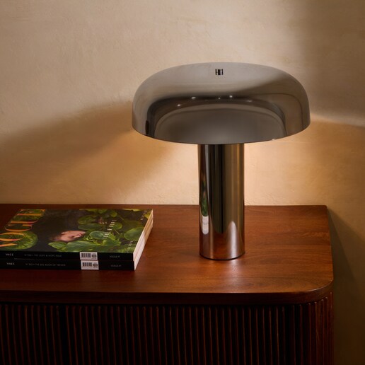 Lámpara de mesa de metal Orsa