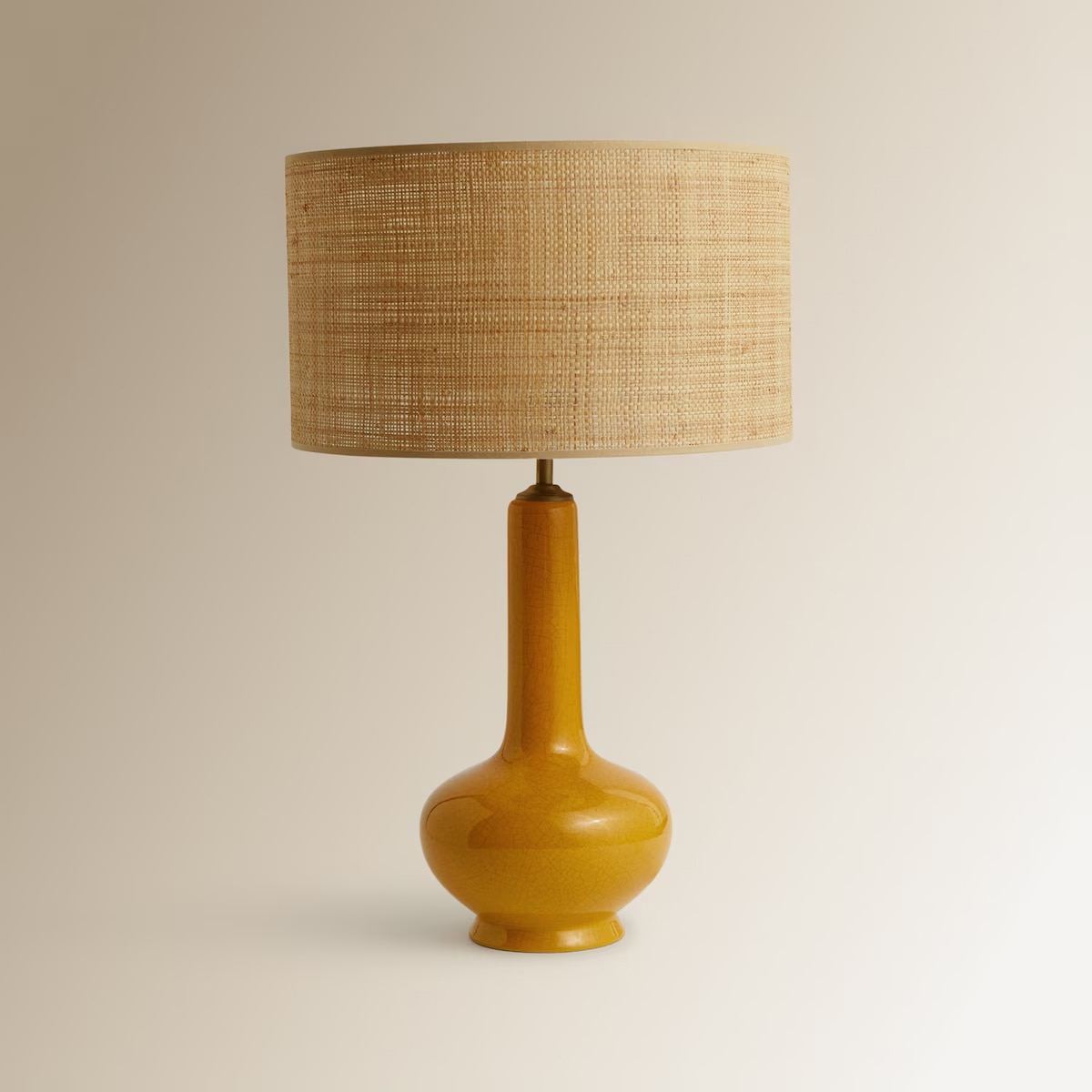 Imagem 0 de Candeeiro de Mesa Bell Mostarda com Abat?jour Cilíndrico em Ráfia Nilo