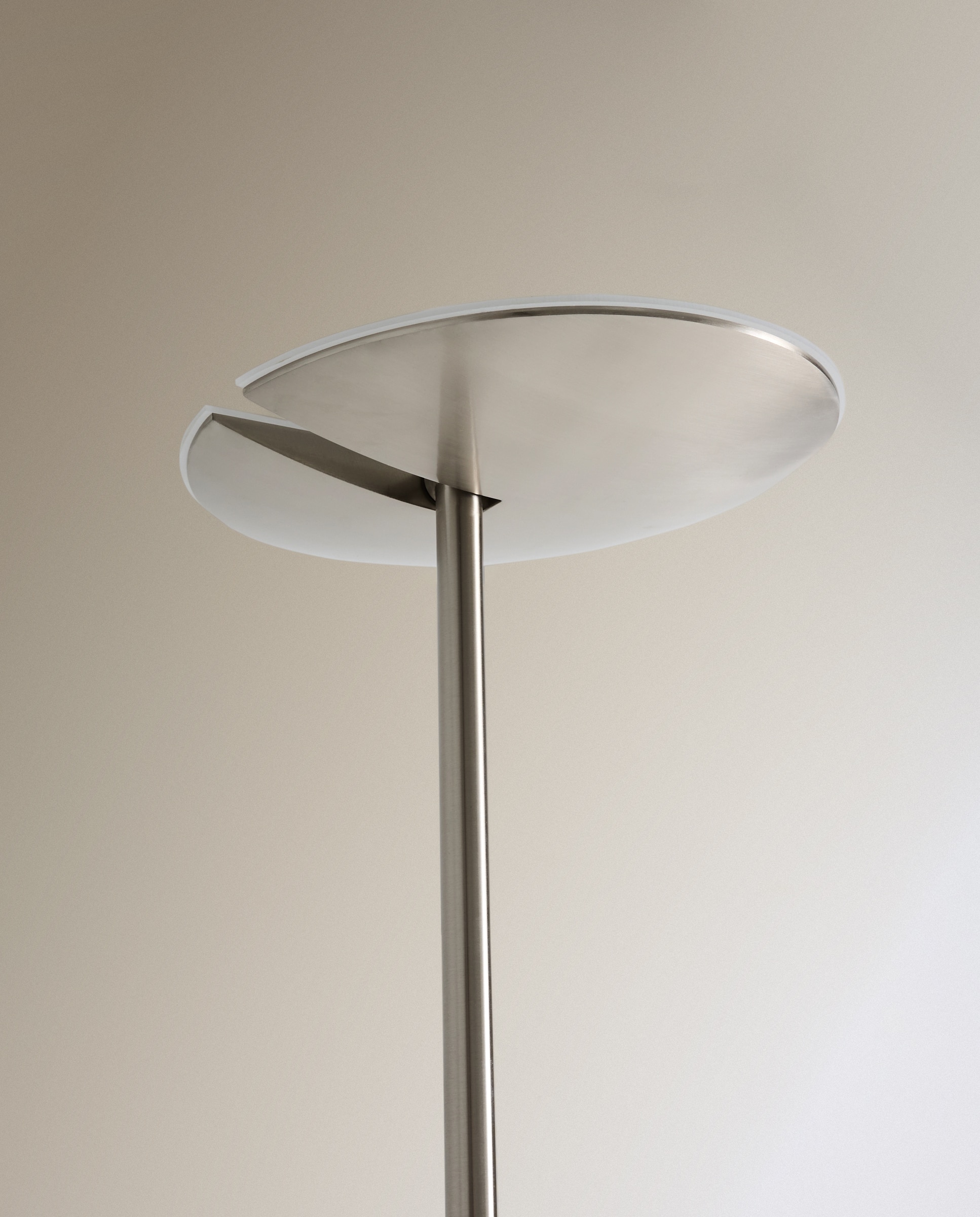 Candeeiro de Pé LED com Leitor Wilson Metálico-4