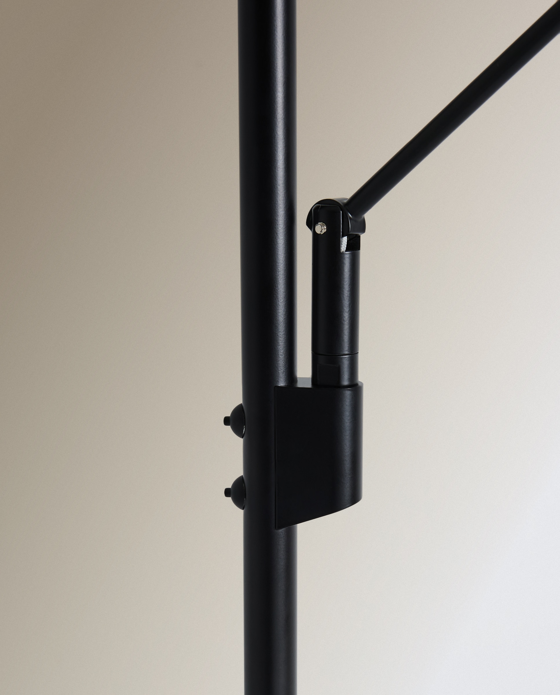 Candeeiro de Pé LED CCT Preto-4