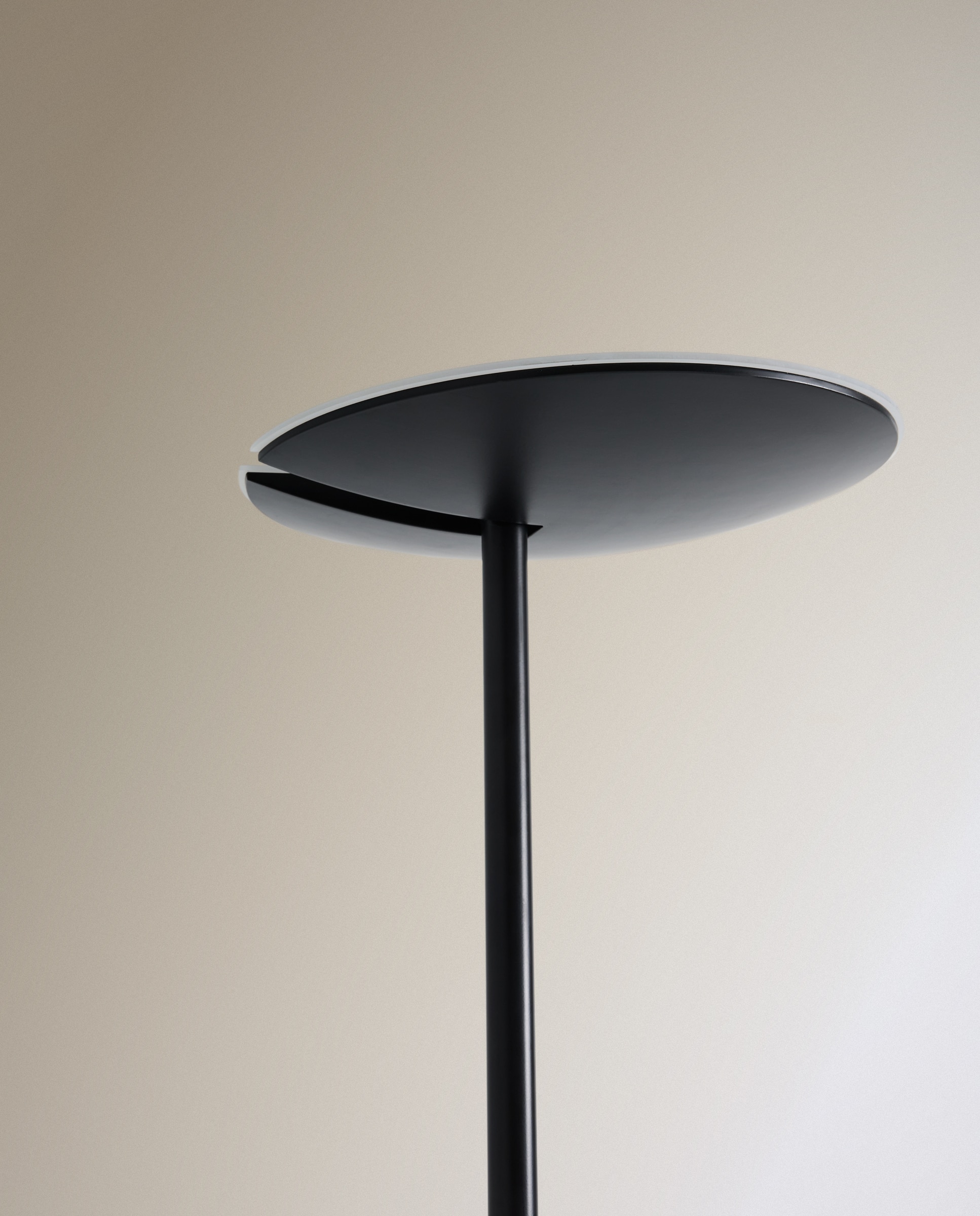 Candeeiro de Pé LED CCT Preto-5