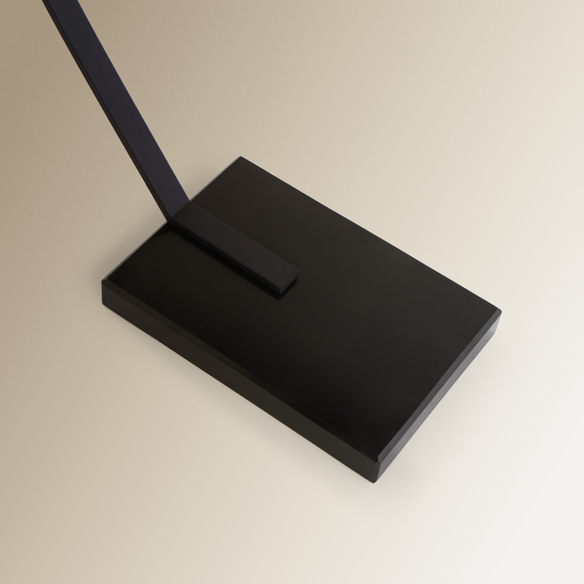 Candeeiro de Pé com LED Integrado Axel Preto-5