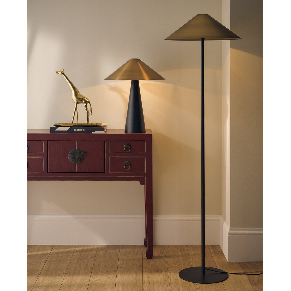 Candeeiro de Pé Kanto em Metal Preto-5