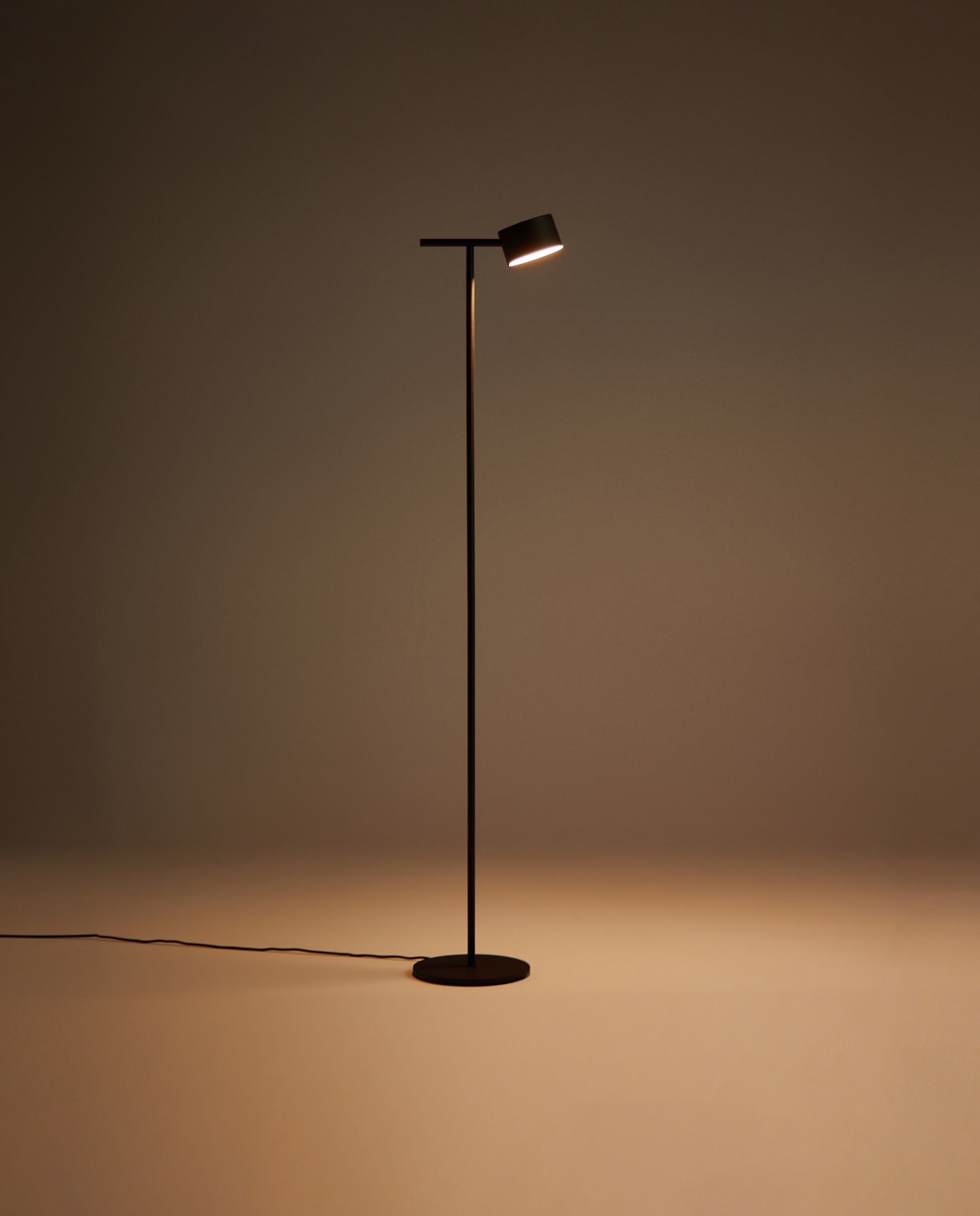 Candeeiro de Pé LED Meier Preto-2