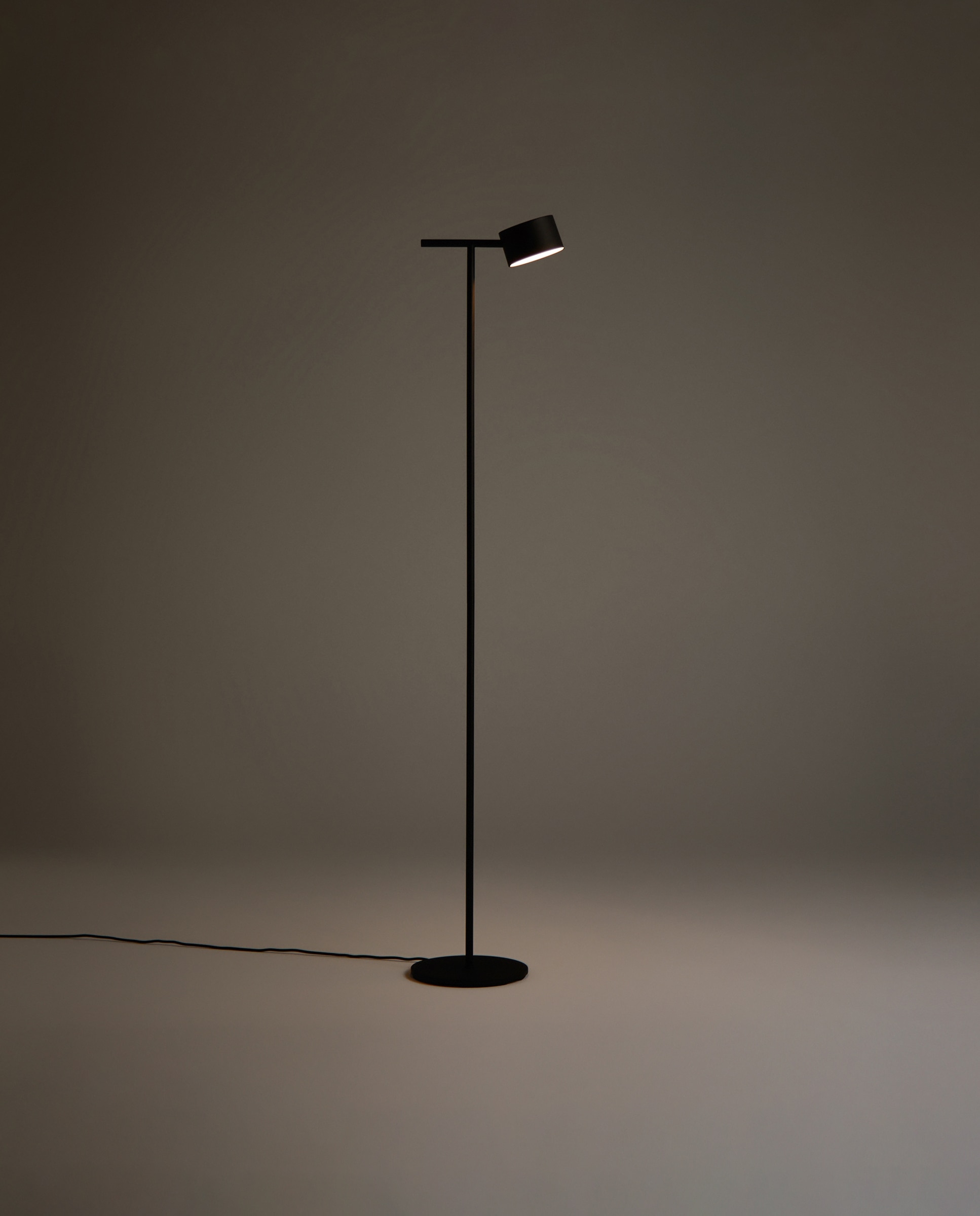 Candeeiro de Pé LED Meier Preto-5