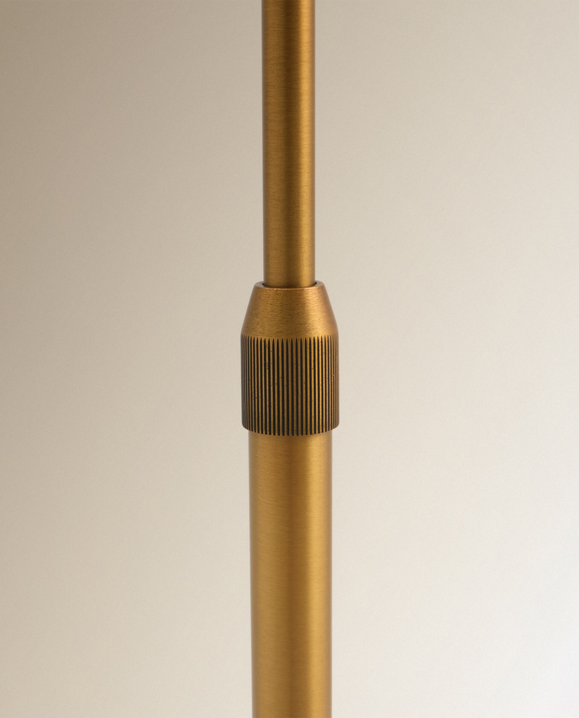 Candeeiro de Pé com LED Integrado Verne Ouro-5