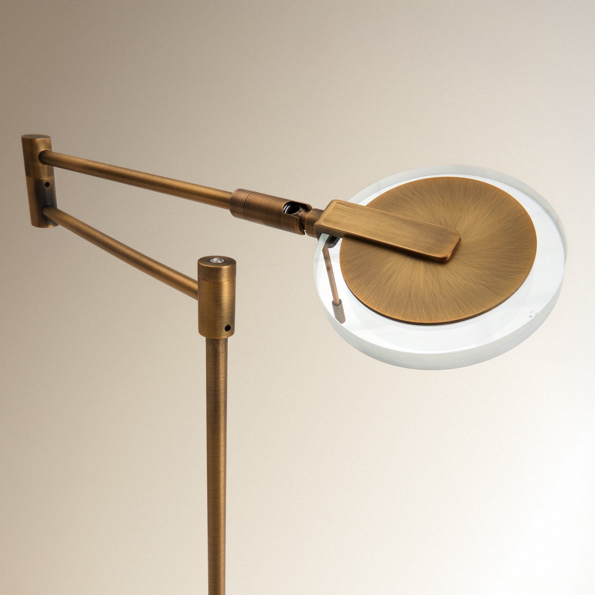 Candeeiro de Pé com LED Integrado Zola Ouro-5