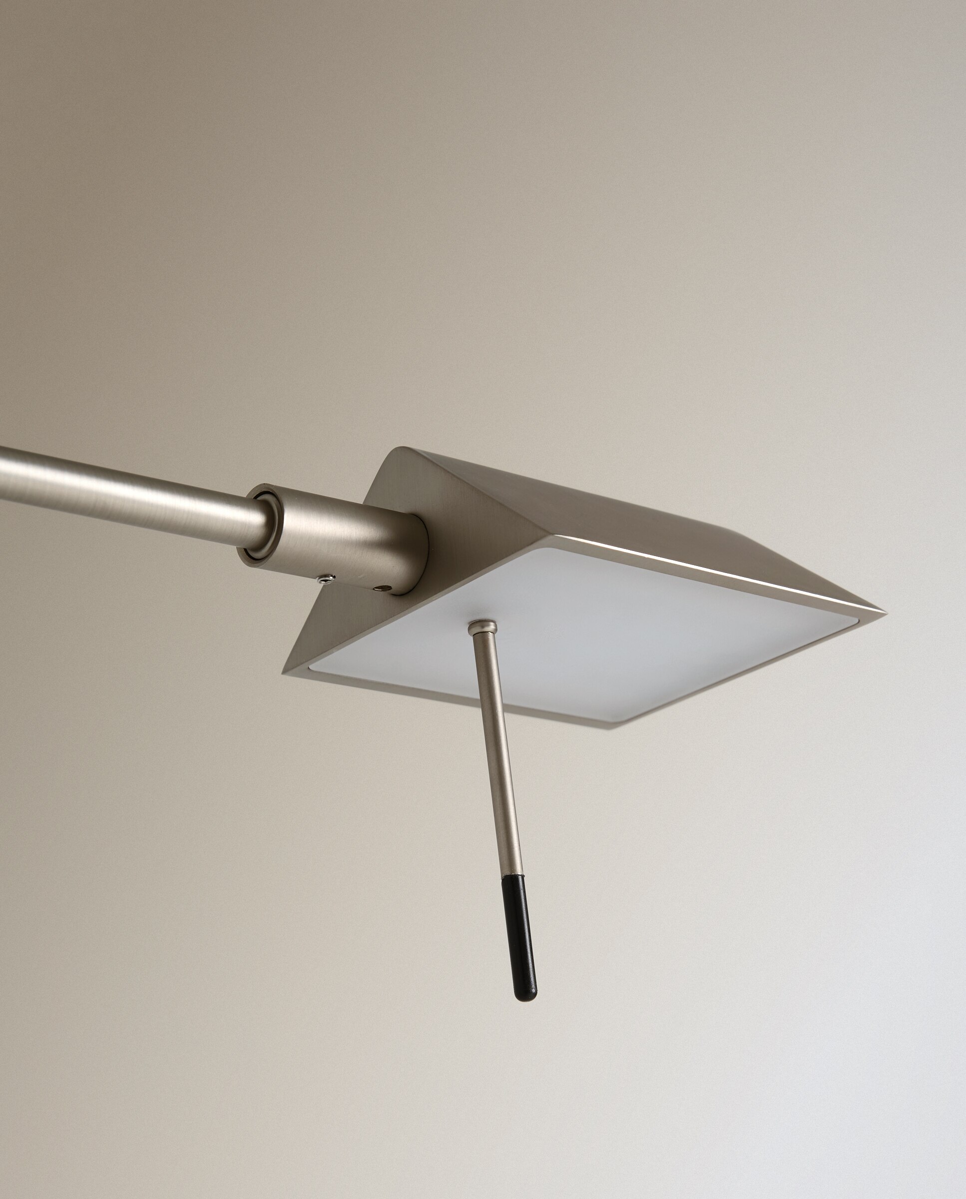 Candeeiro de pé extensível com LED integrado Lite Metálico-5