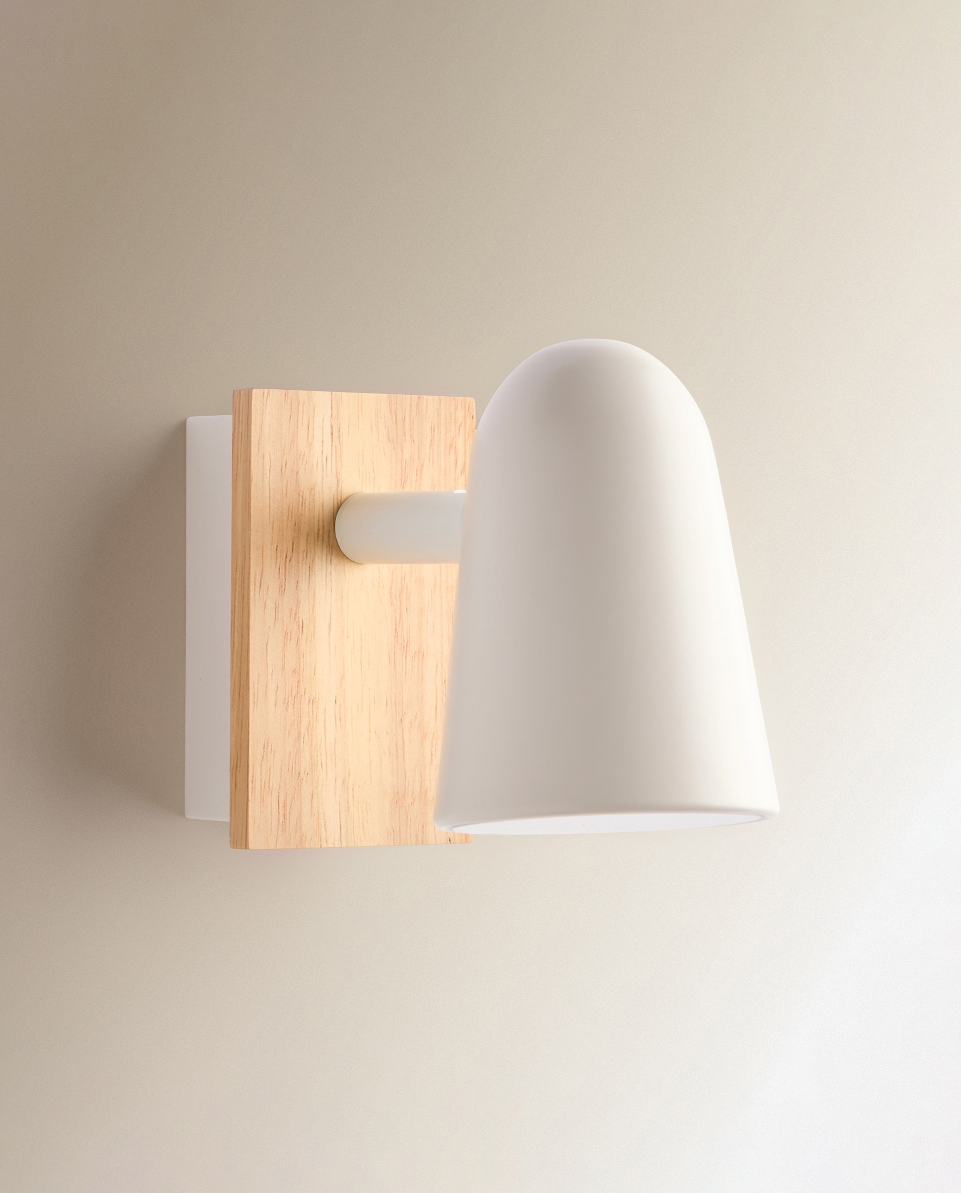 Imagem 0 de Foco com Luz LED Integrada Alex