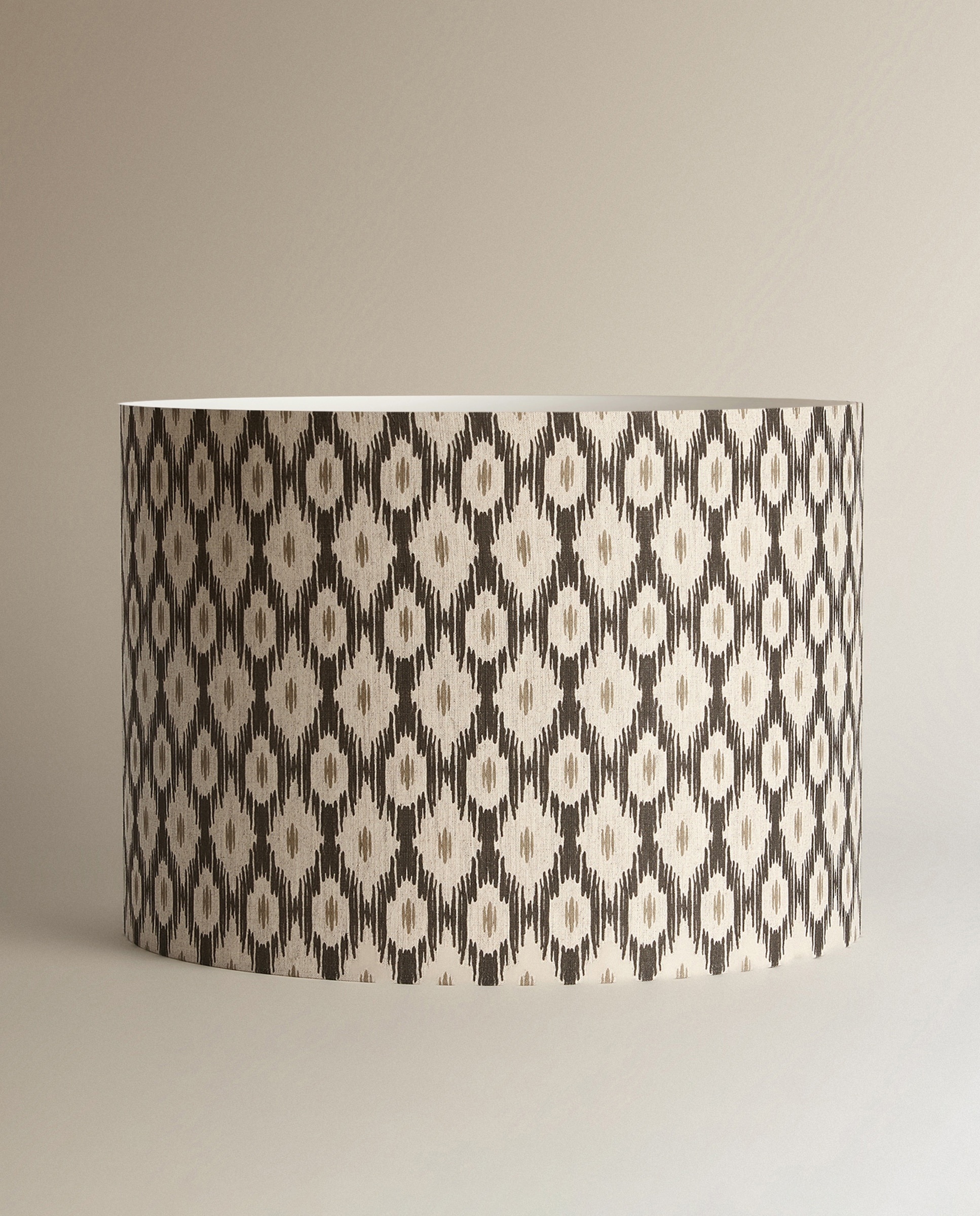 Imagem 0 de Abajur Cilíndrico Alcudia - Preto