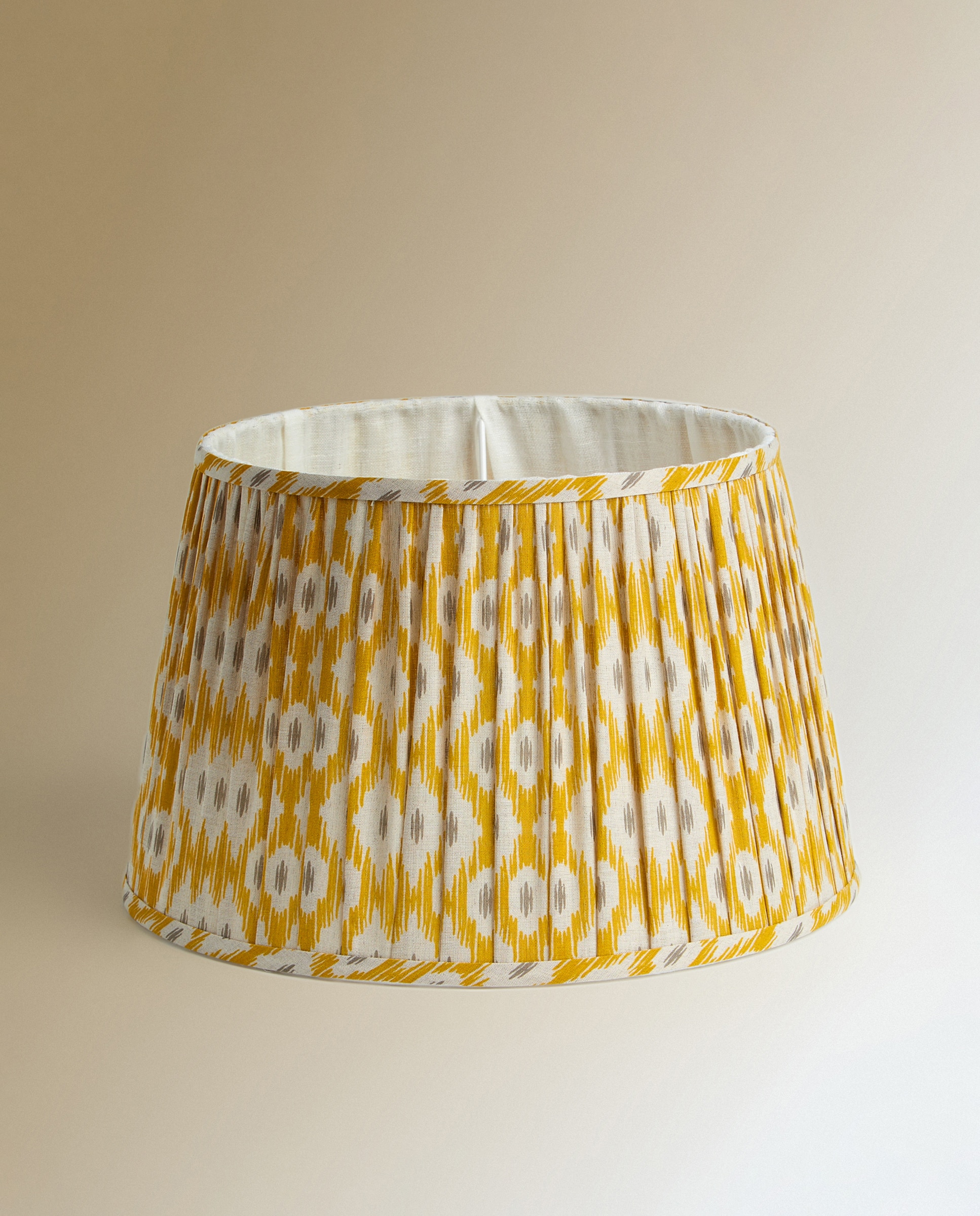 Imagem 0 de Abajur Tronco Alcudia - Cor de Mostarda