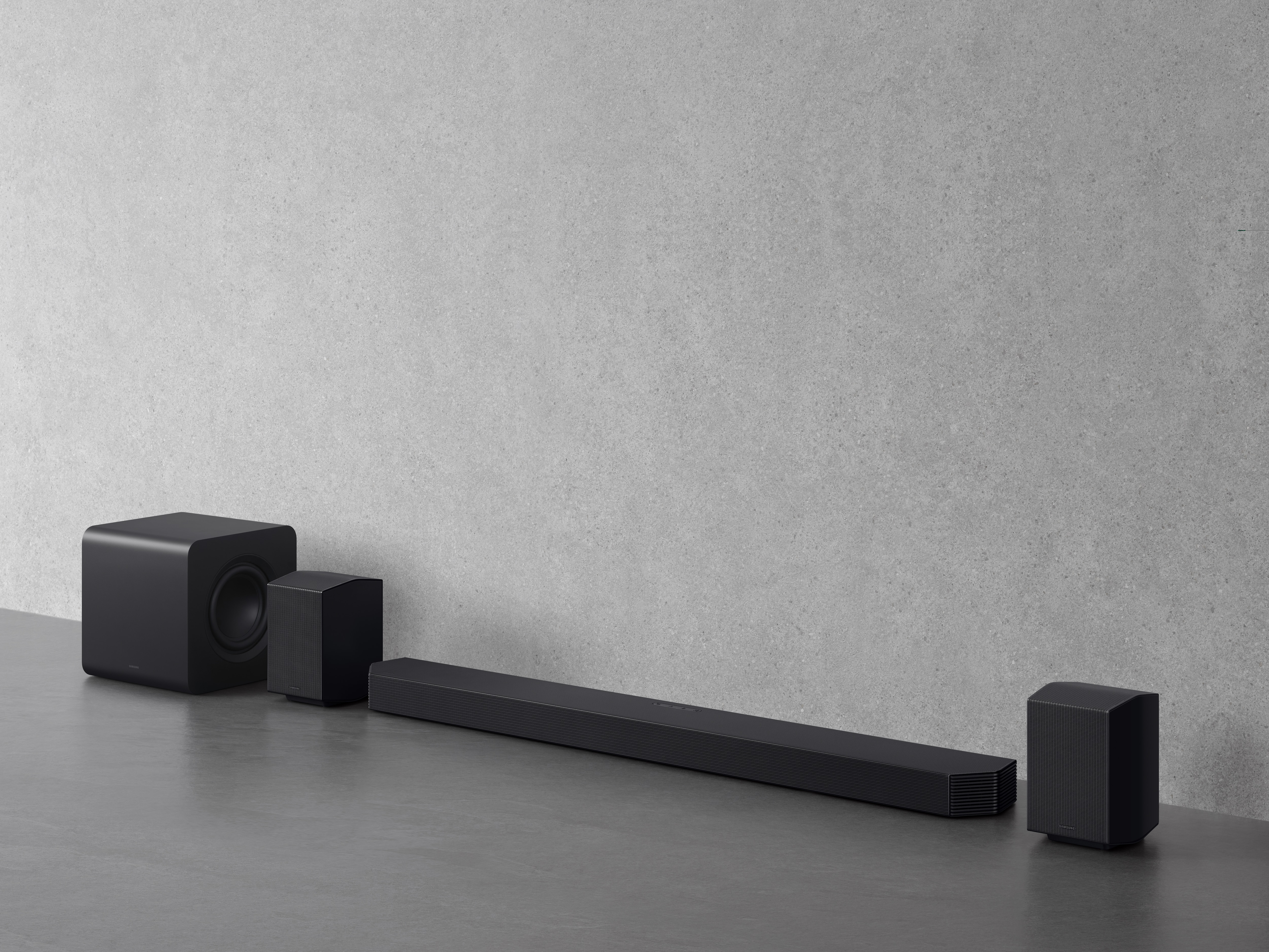Barra de sonido Samsung 2025 HW-Q930F, Dolby Atmos y DTS: X, Q-Symphony, 9.1.4 con 17 altavoces, 580W, Subwoofer inalámbrico 8" de 200W, Wi-Fi Negro titanium-6