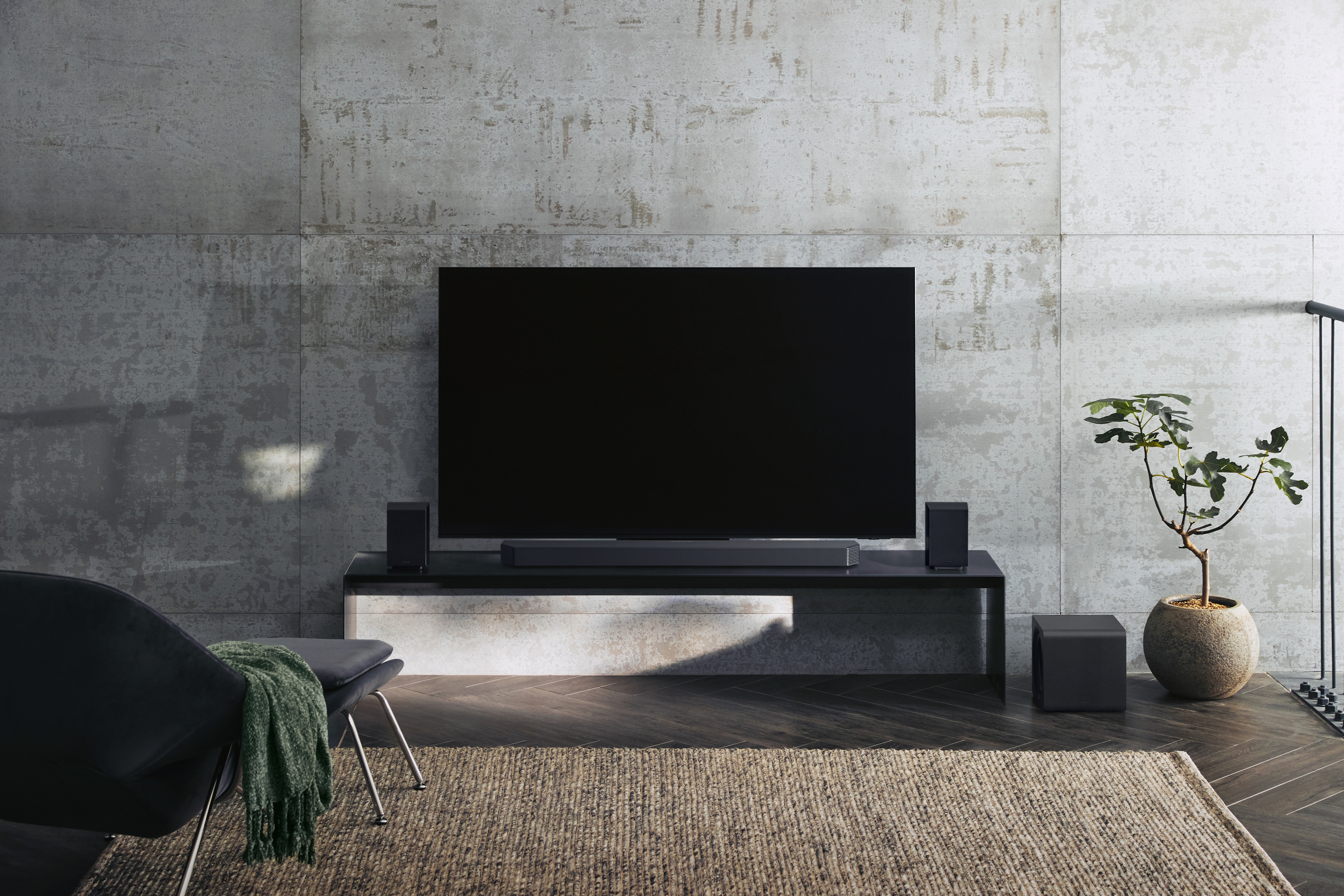 Barra de sonido Samsung 2025 HW-Q930F, Dolby Atmos y DTS: X, Q-Symphony, 9.1.4 con 17 altavoces, 580W, Subwoofer inalámbrico 8" de 200W, Wi-Fi Negro titanium-7