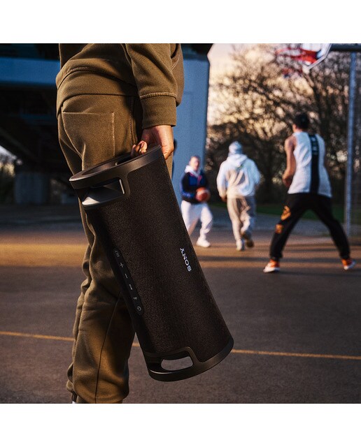 Altavoz portátil Sony ULT FIELD 7 con ULT POWER SOUND, Deep bass, 30h batería, IP67, resistente al agua, iluminación, micrófono, audio-in, negro Negro-13