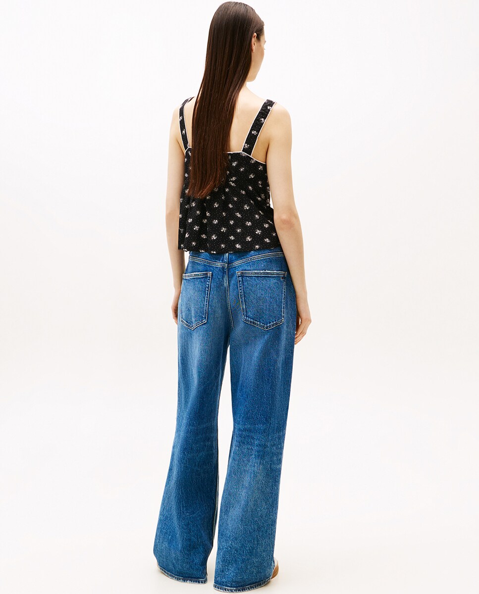 Top sem Mangas e com Estampado Floral Preto-2