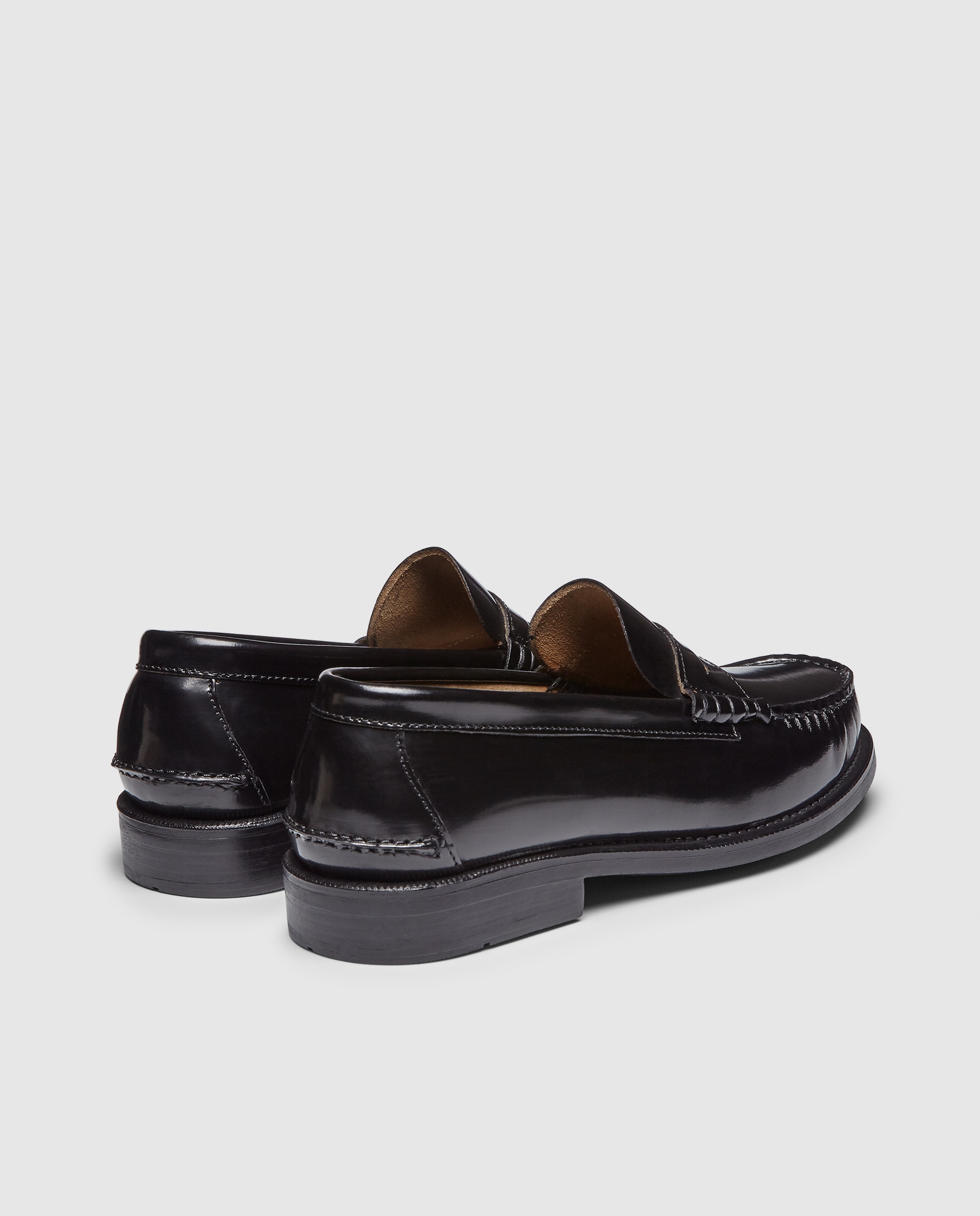 Mocasin castellano de hombre de piel florentic con piso de goma Negro-3