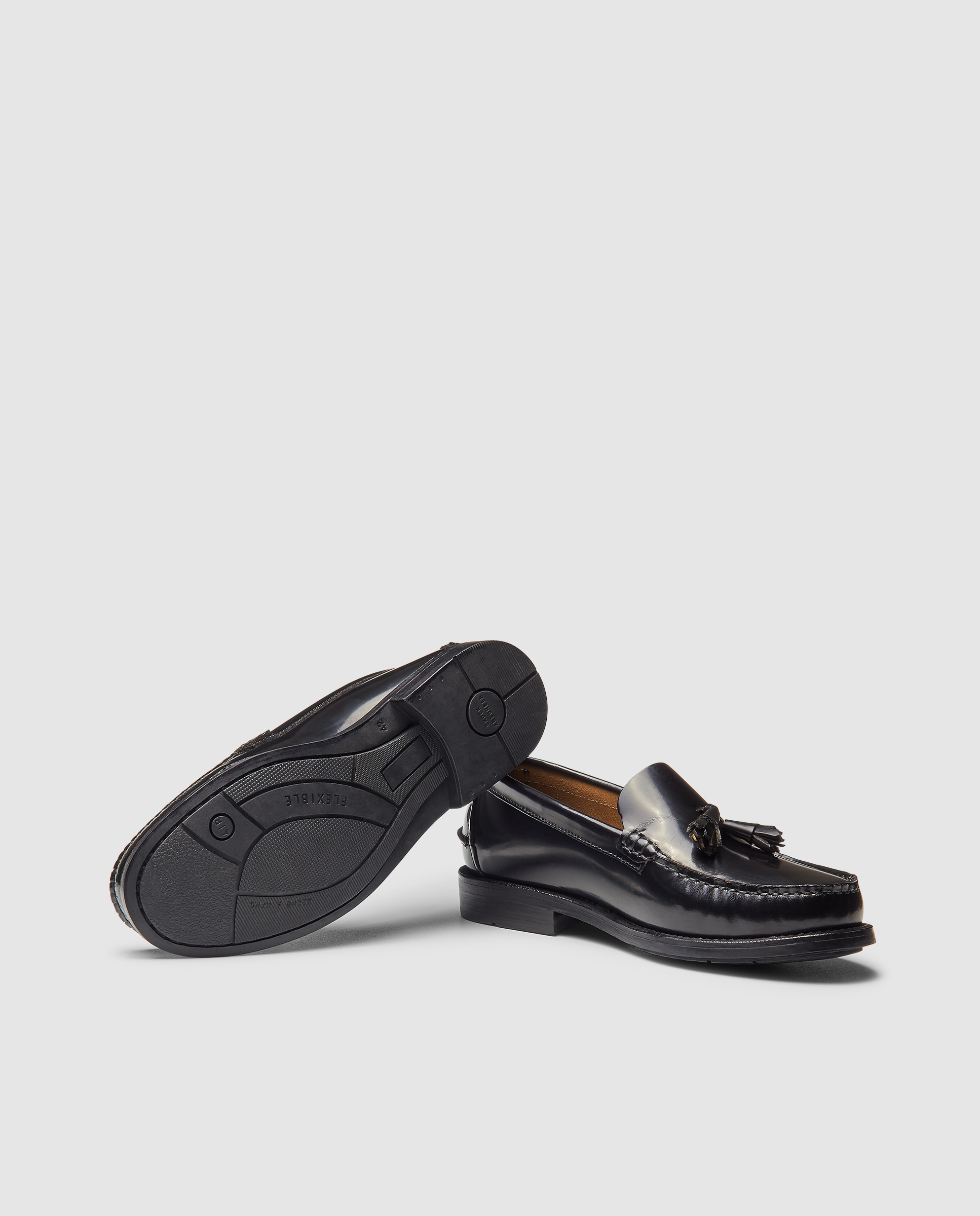 Mocasin castellano borlas de hombre de piel florentic con piso de goma Negro-2