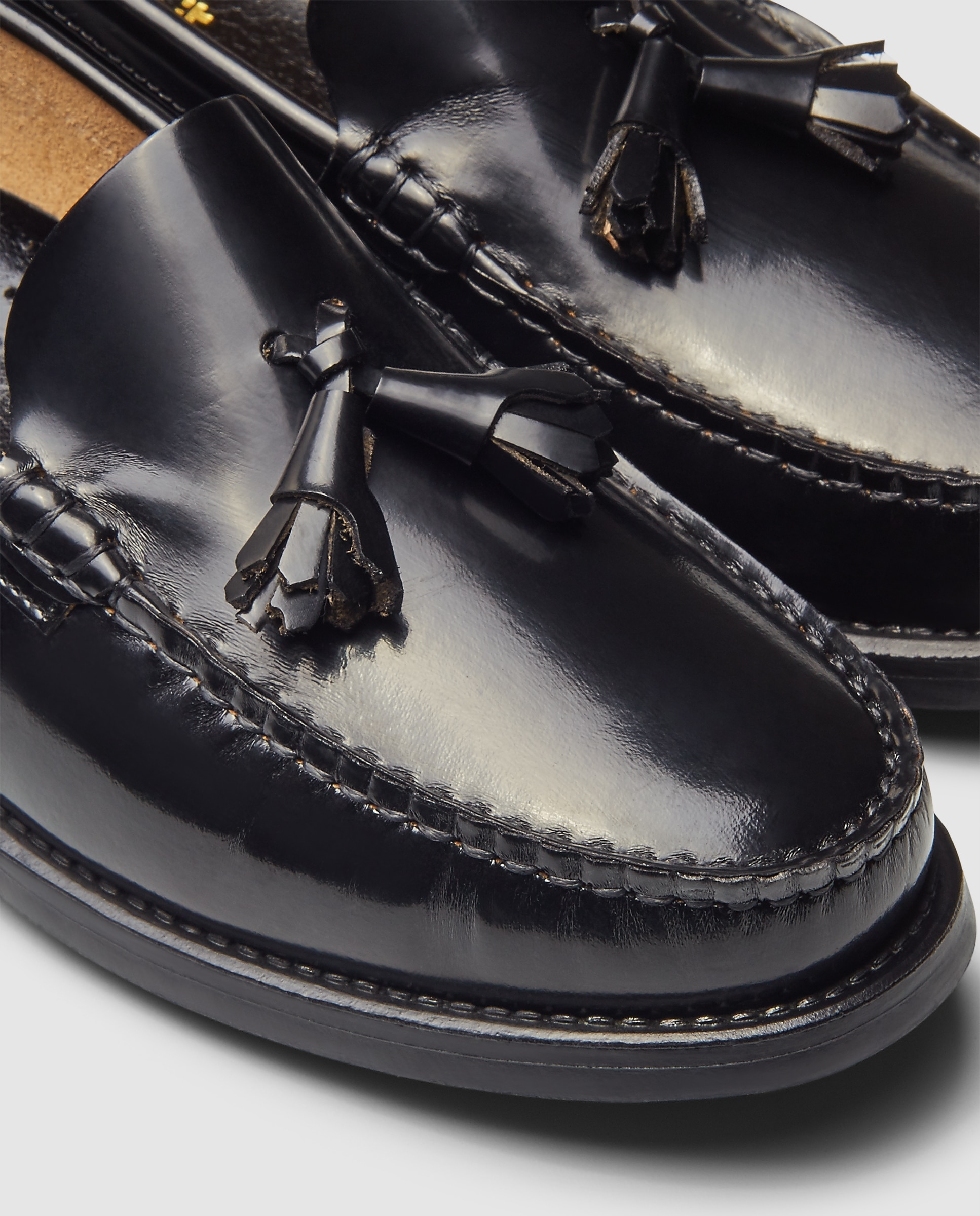 Mocasin castellano borlas de hombre de piel florentic con piso de goma Negro-5