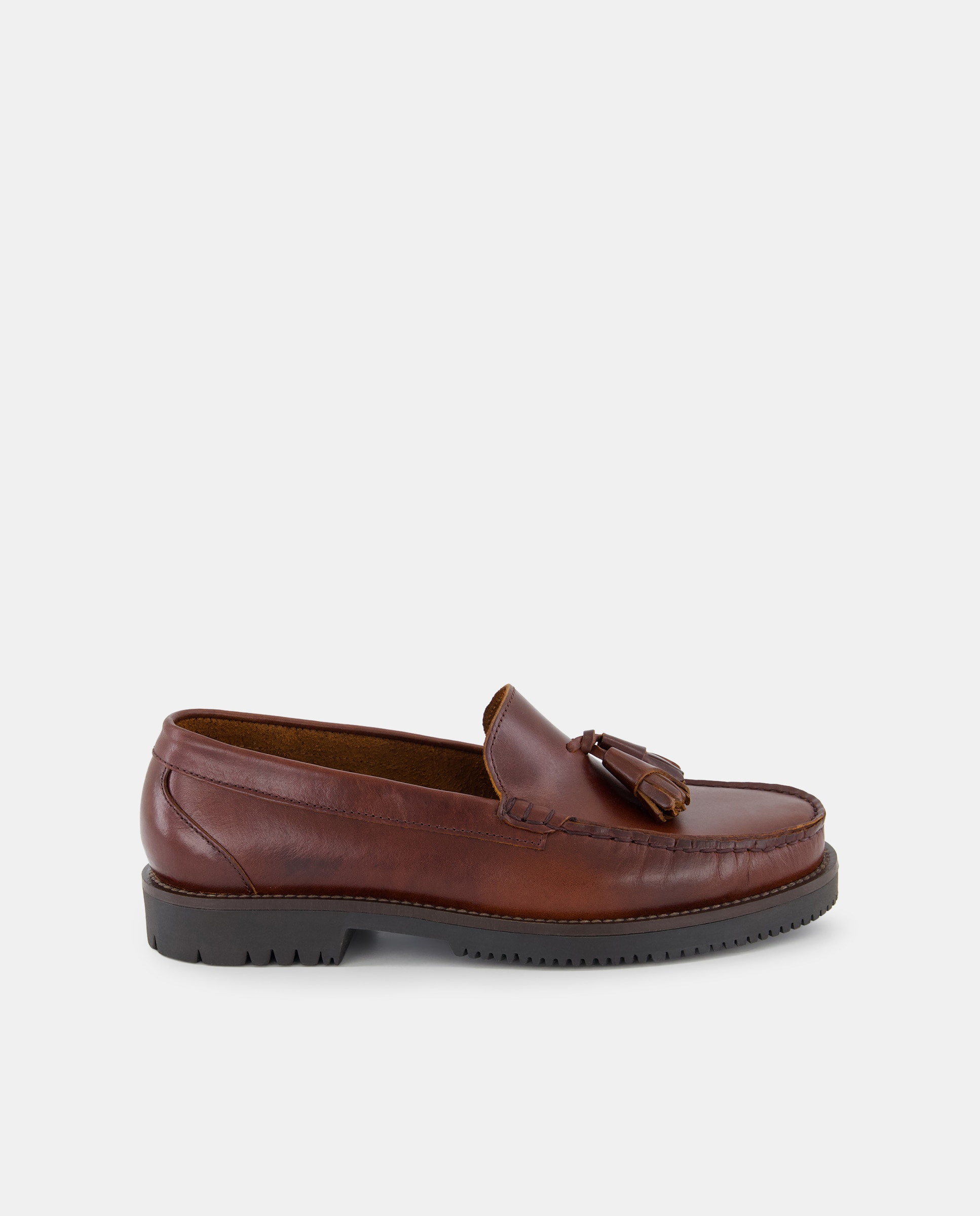 Imagen 0 de Mocasín borlas de hombre de piel con piso de goma