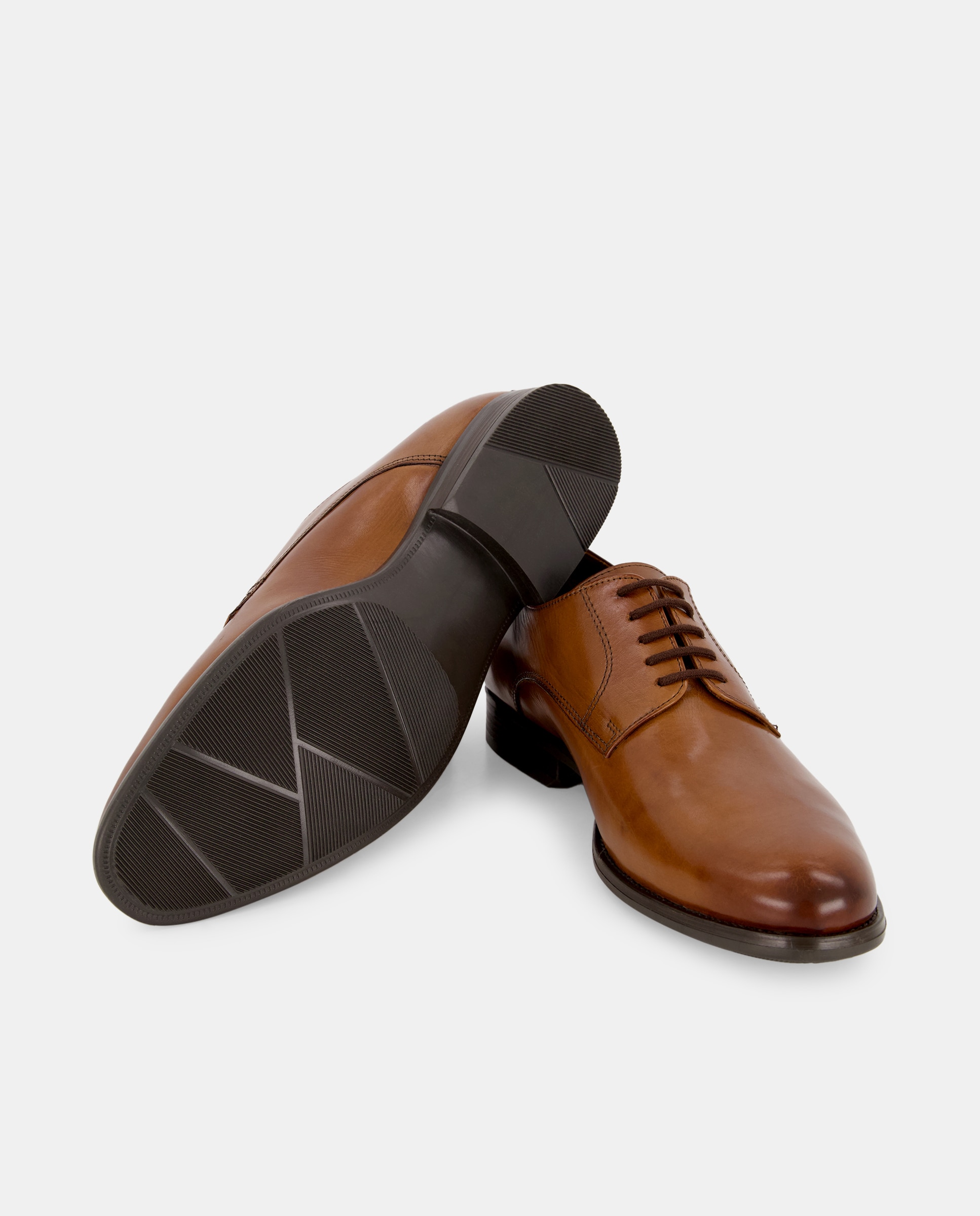 Zapato cordones de hombre pala lisa de piel con piso de goma Cuero-2