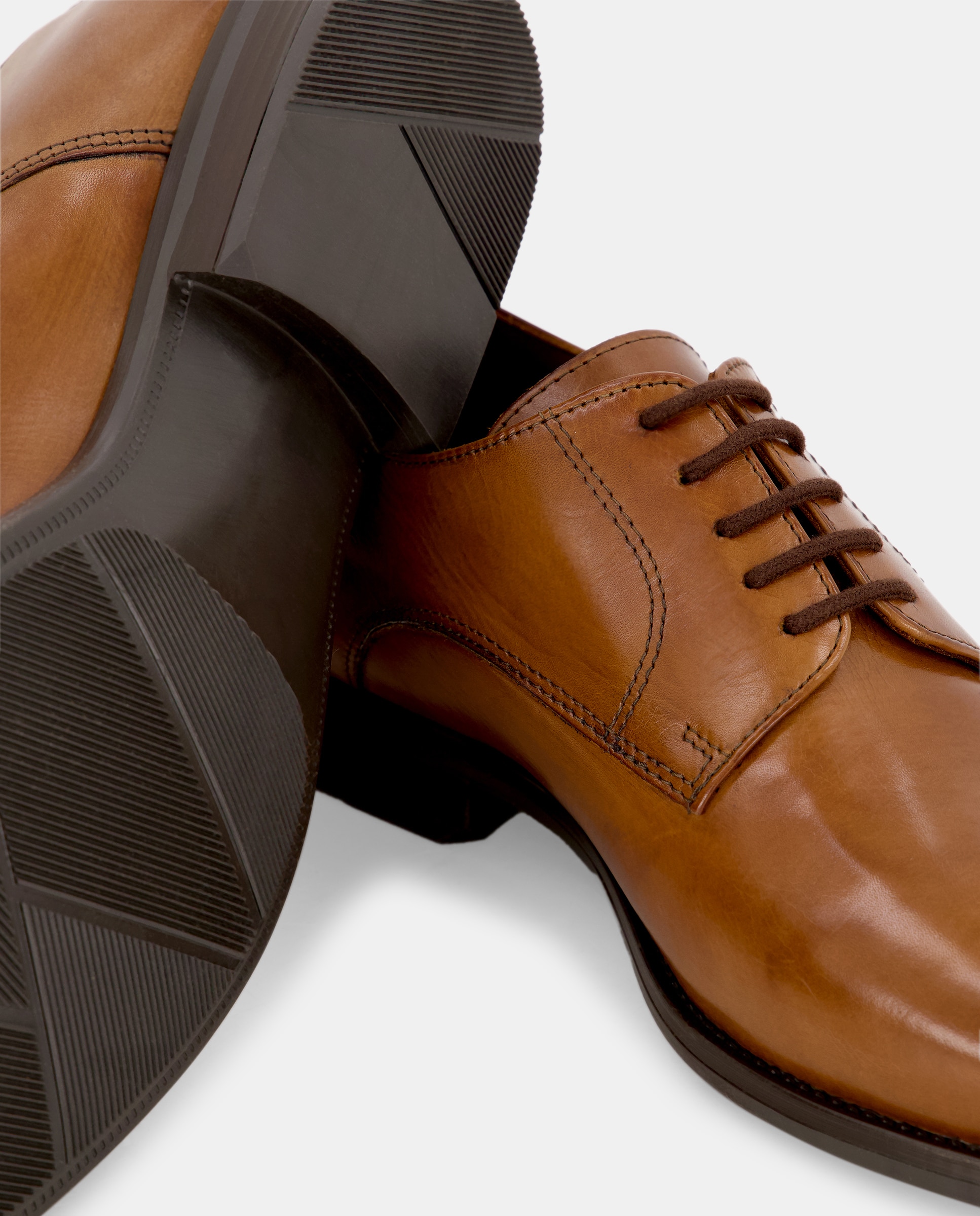Zapato cordones de hombre pala lisa de piel con piso de goma Cuero-5