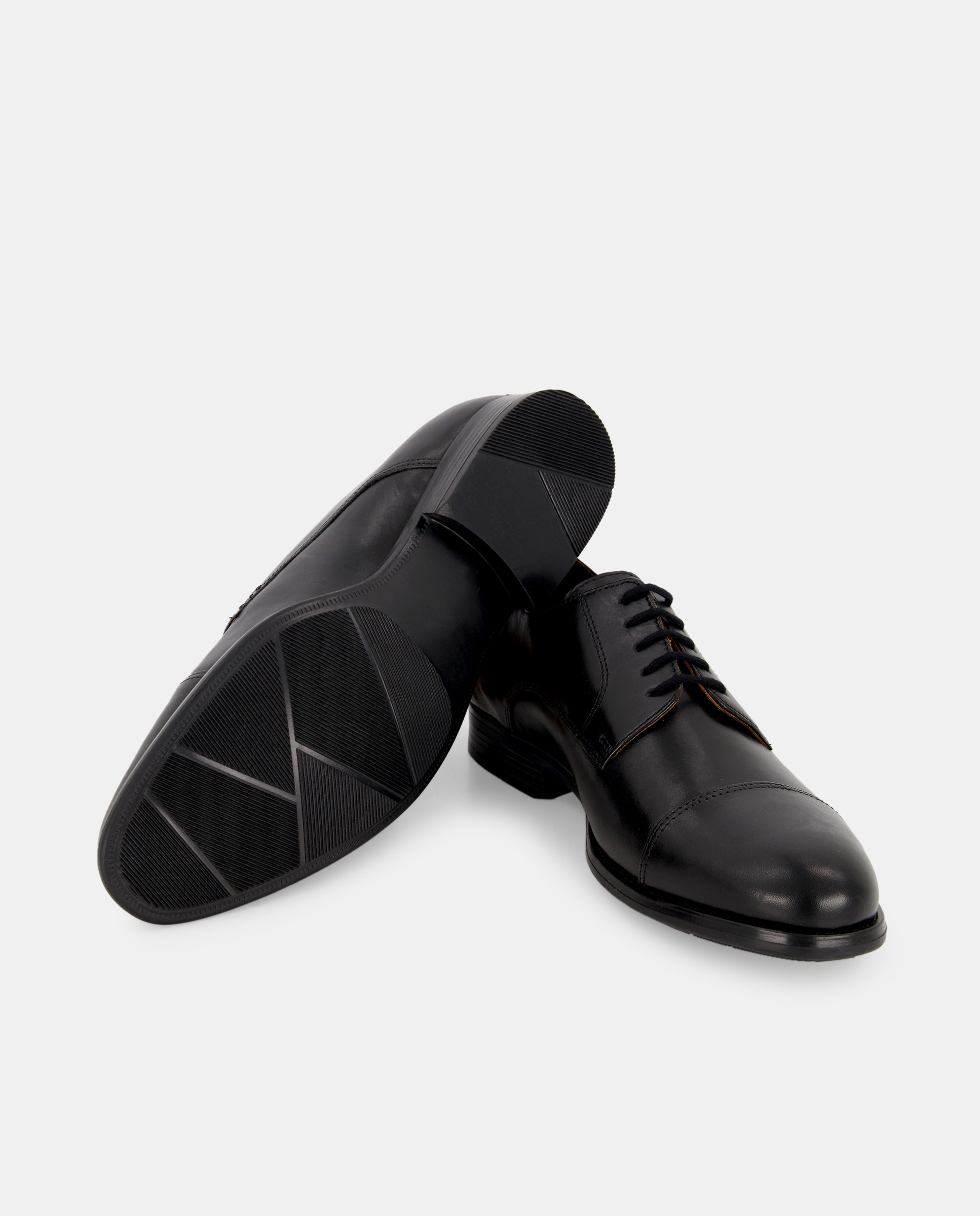Zapato cordones de hombre puntera recta de piel con piso de goma Negro-2