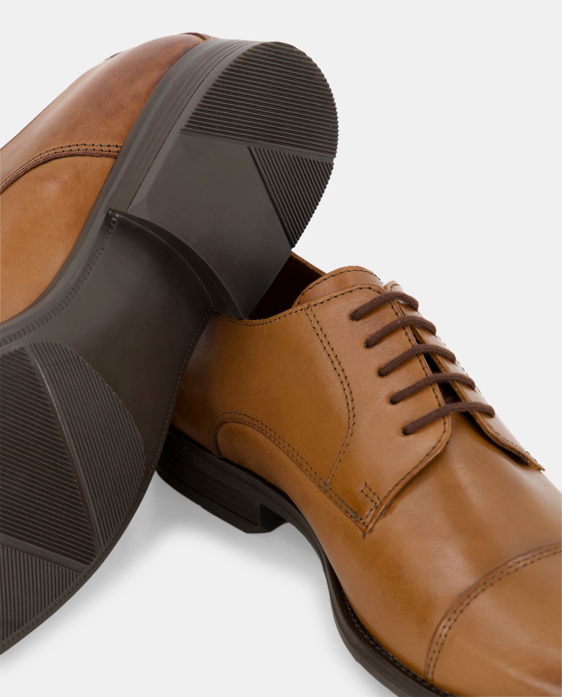 Zapato cordones de hombre puntera recta de piel con piso de goma Cuero-5