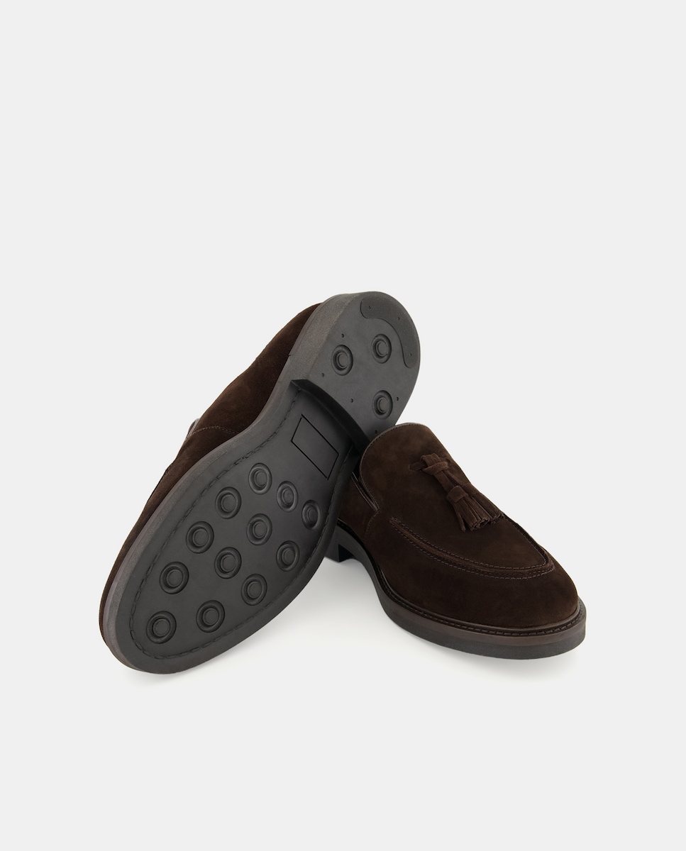 Mocasin borlas piel serraje con piso de goma Marrón-2