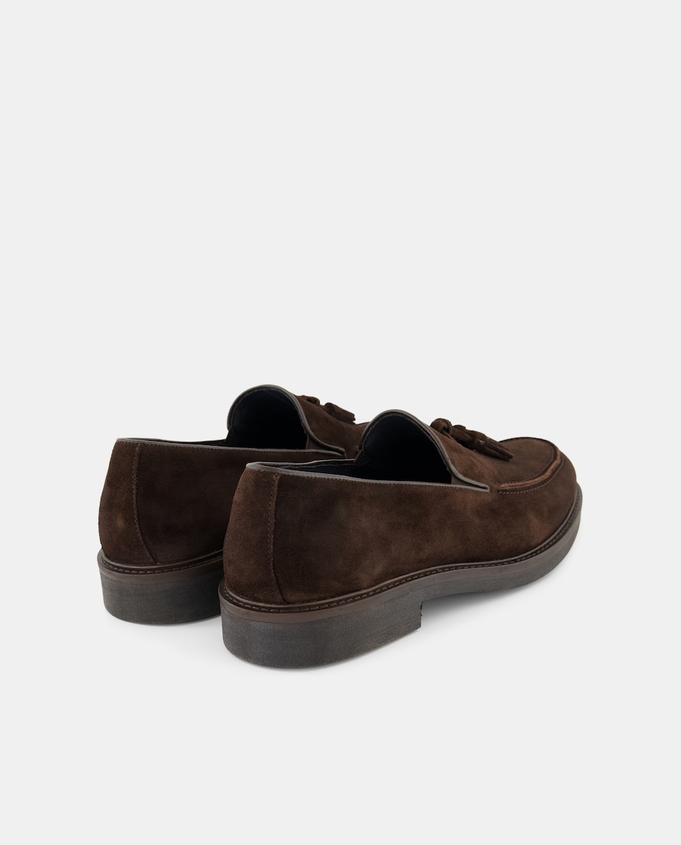 Mocasin borlas piel serraje con piso de goma Marrón-3