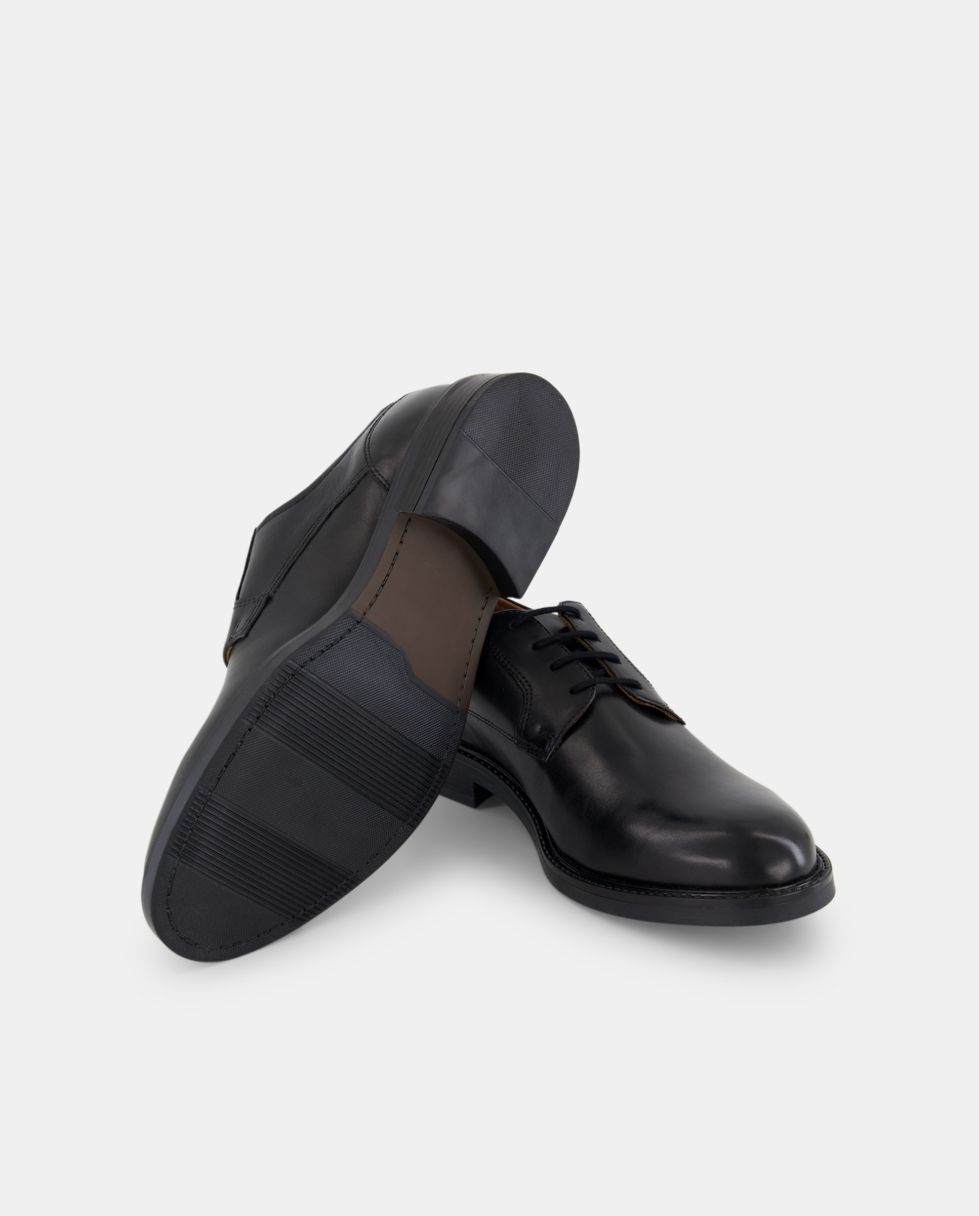 Zapato cordones de hombre pala lisa de piel con piso de goma Negro-2