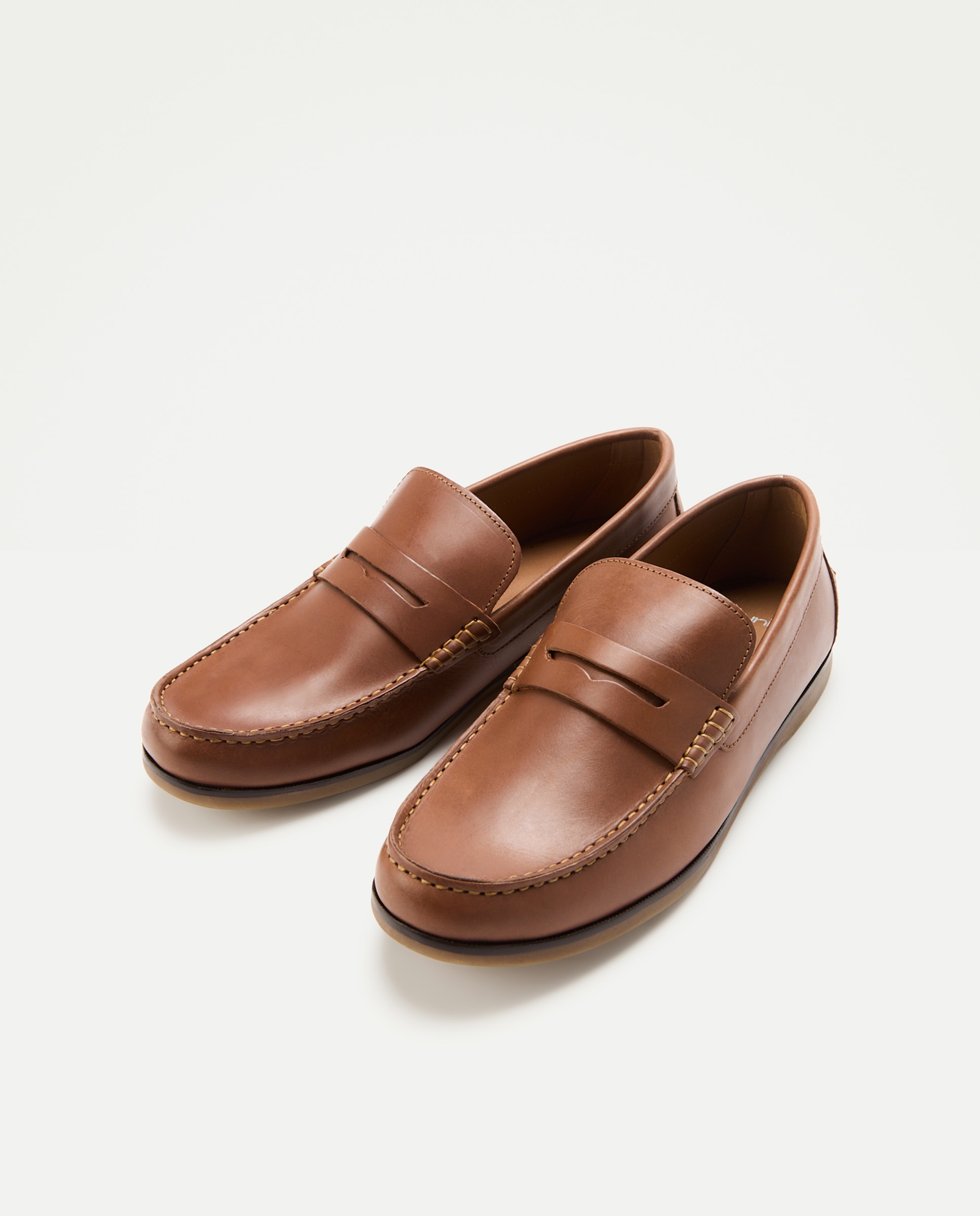 Mocasín antifaz de piel con piso de goma Tostado-2