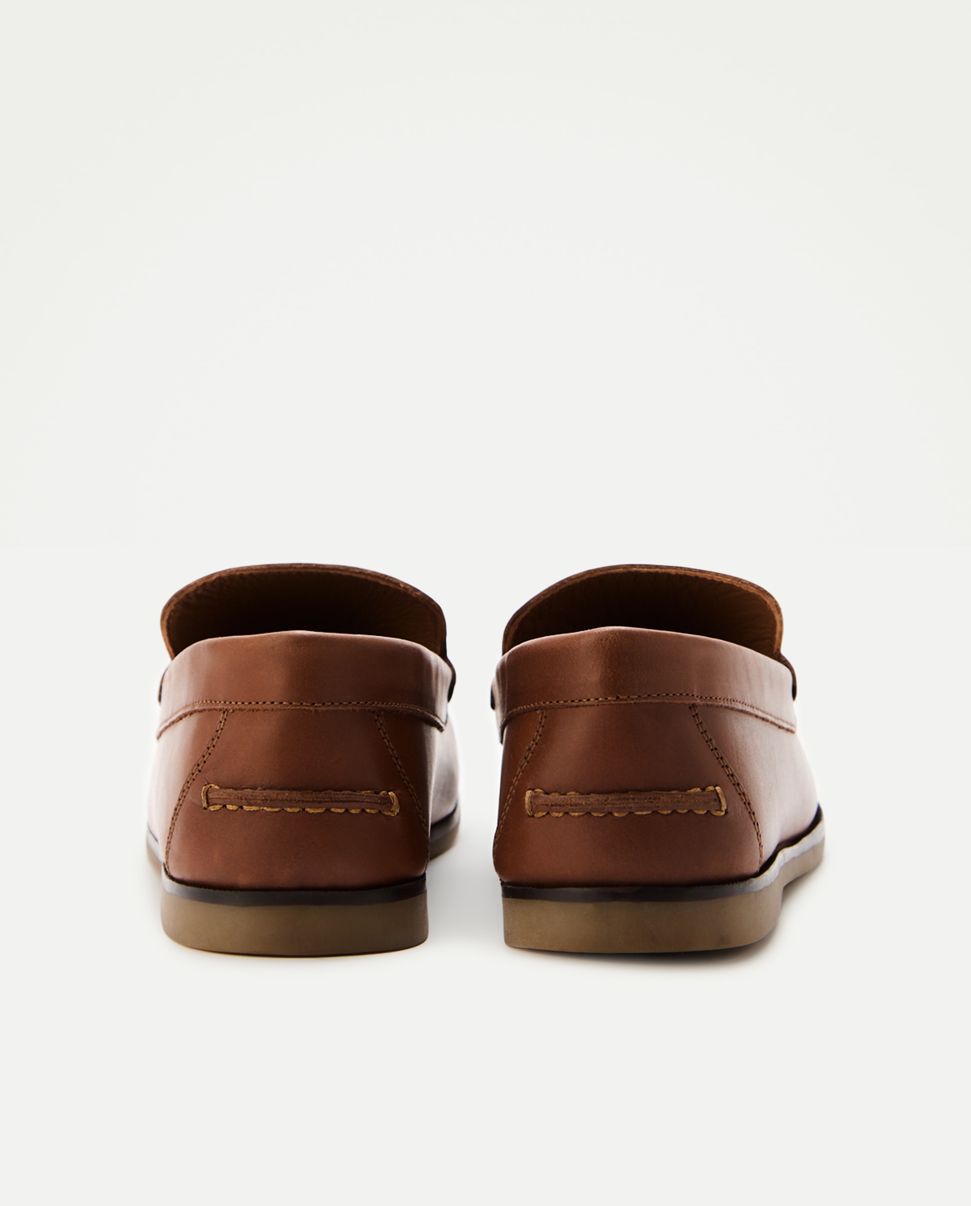 Mocasín antifaz de piel con piso de goma Tostado-3