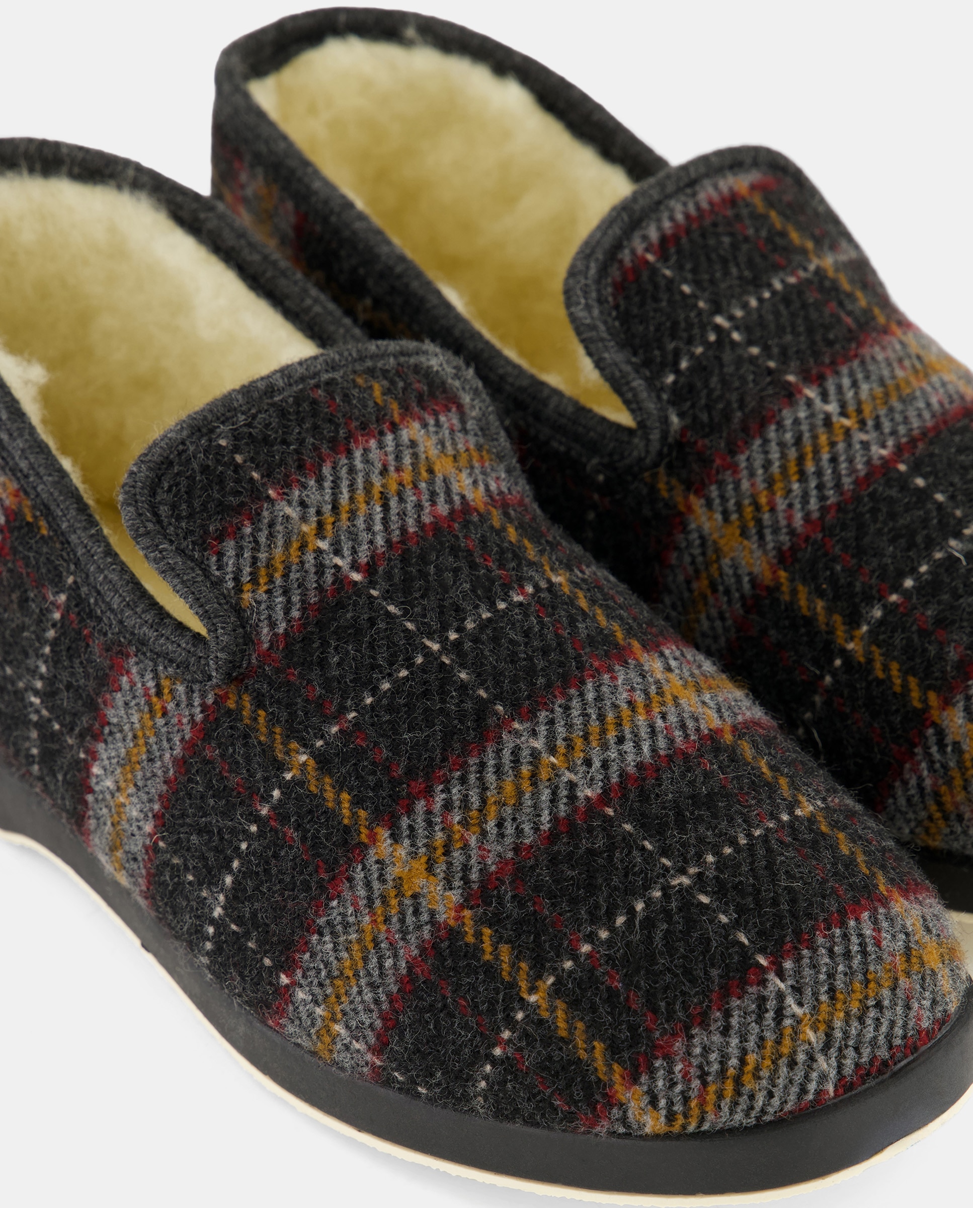 Zapatilla cerrada cuadro forro lana norteñas p/g Gris-5