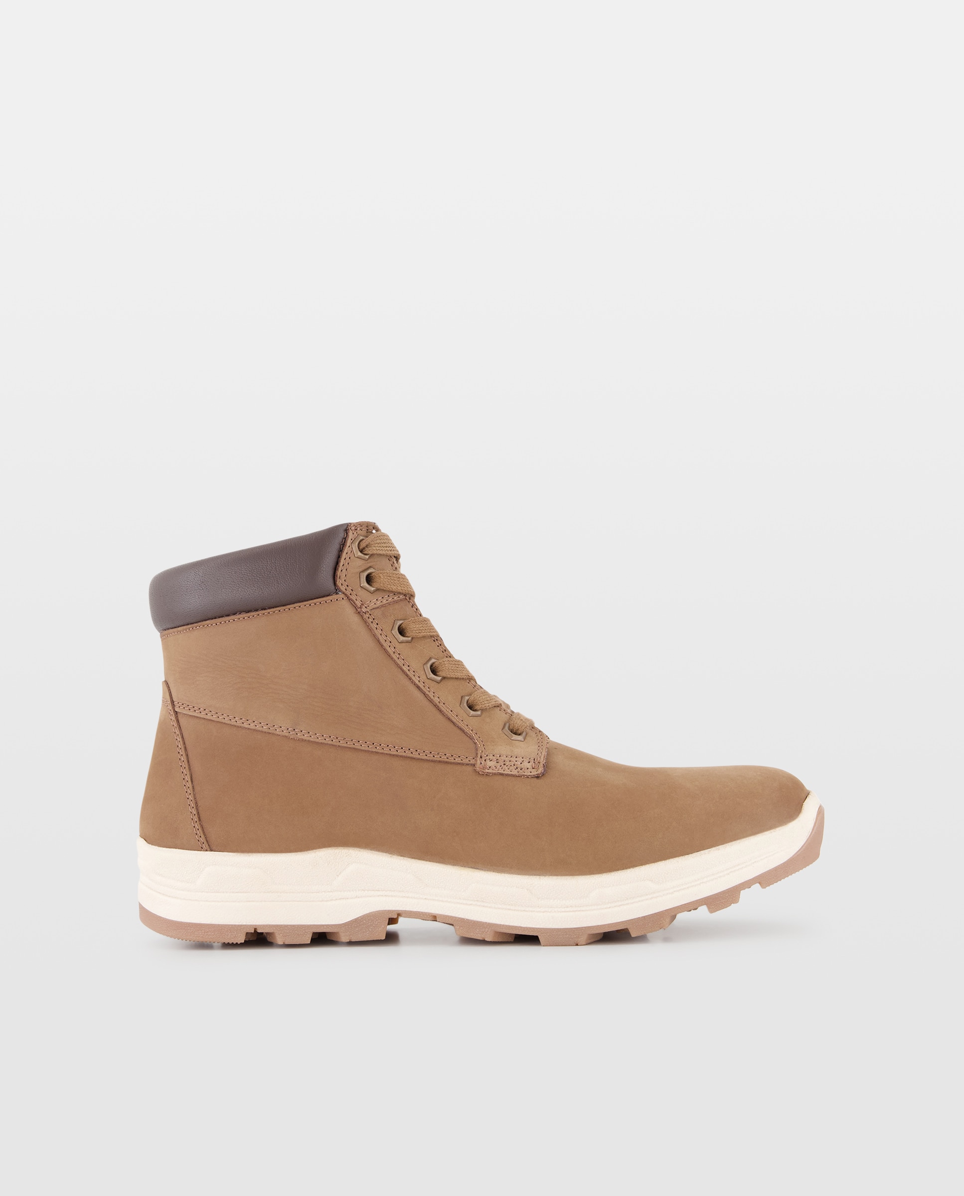 Imagen 0 de Bota cordones de nobuck de hombre con piso de goma