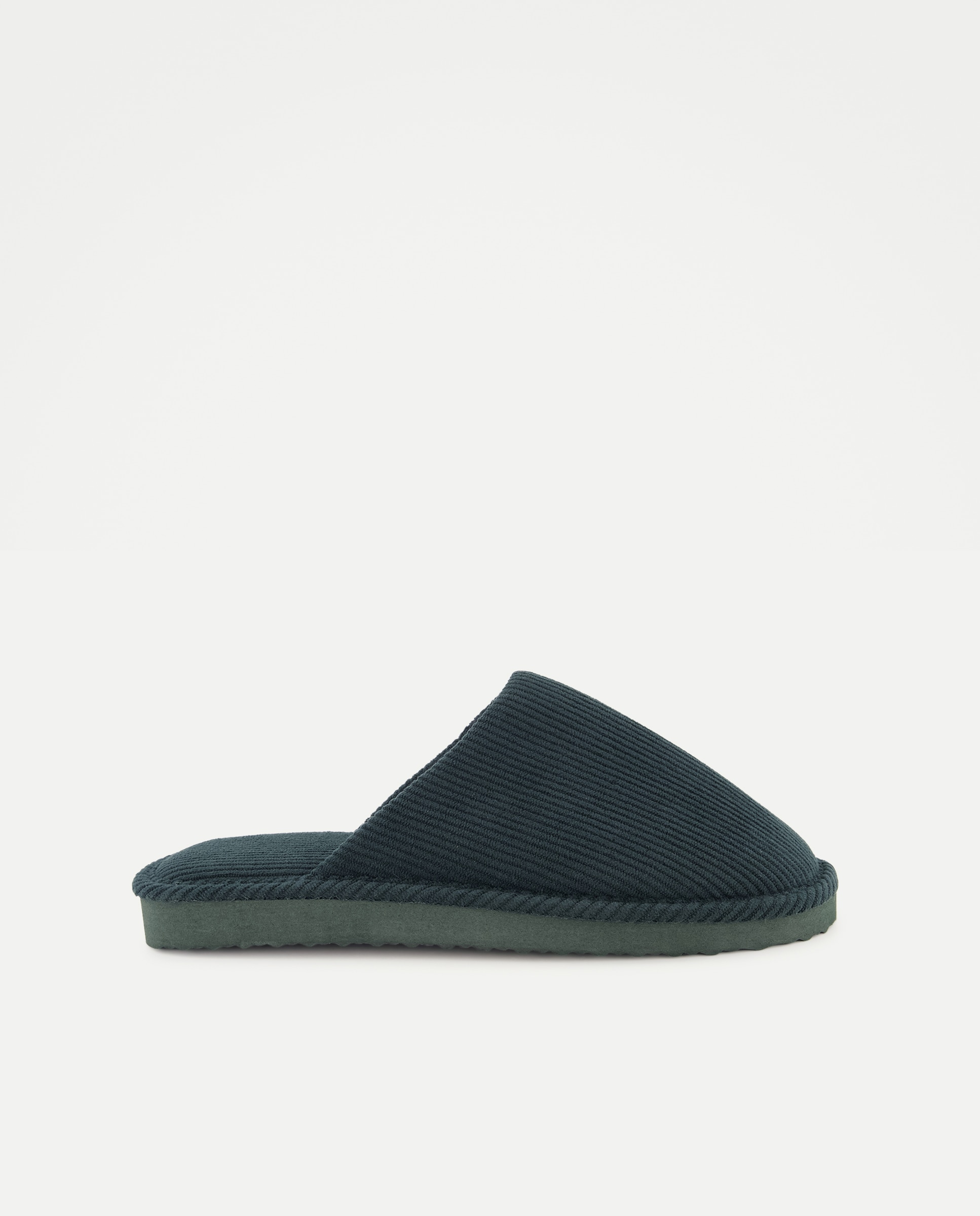 Imagen 0 de Zapatilla de hombre abierta de pana con piso ligero