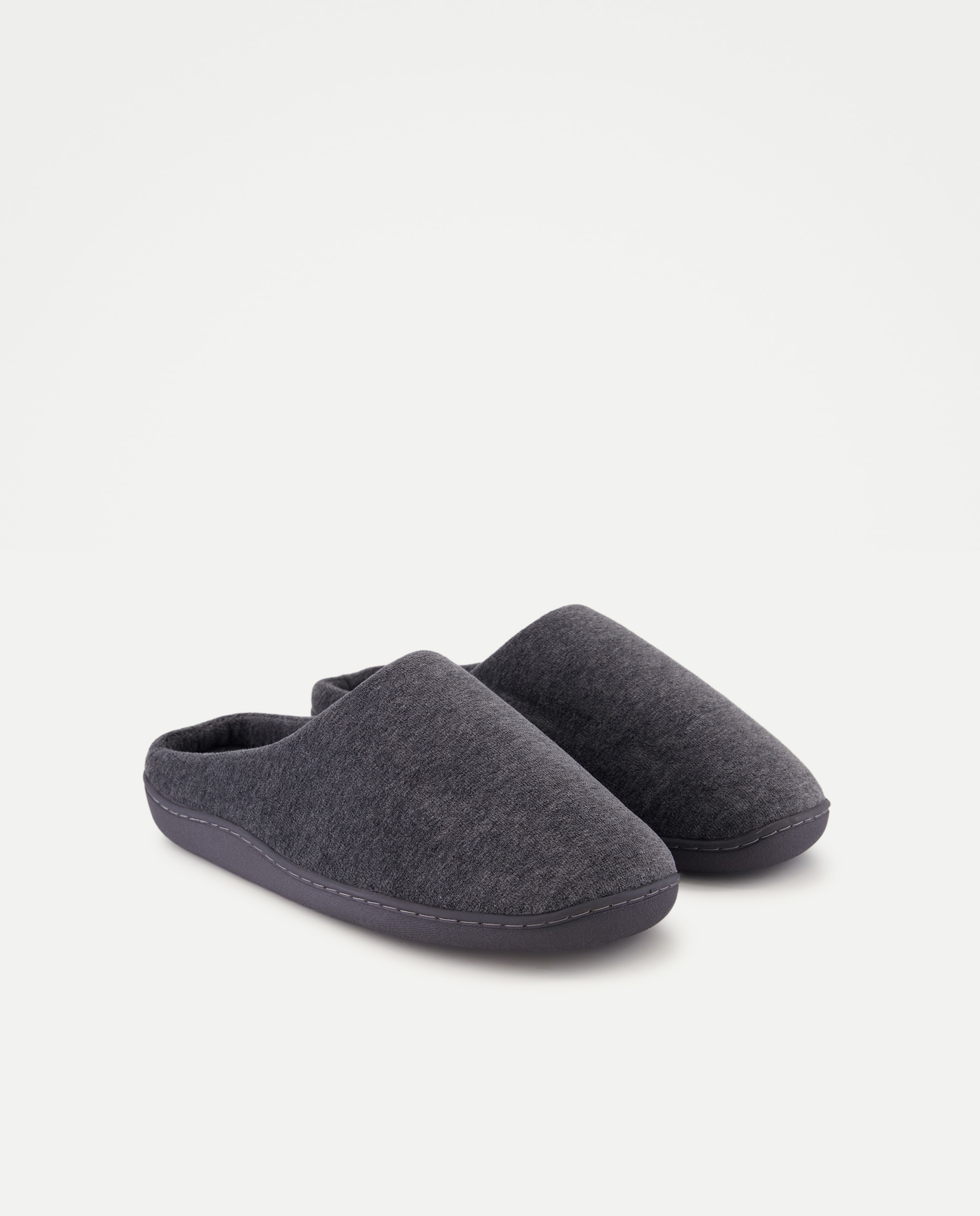 Zapatilla de hombre abierta de velvet con piso de goma 820 Gris medio-2