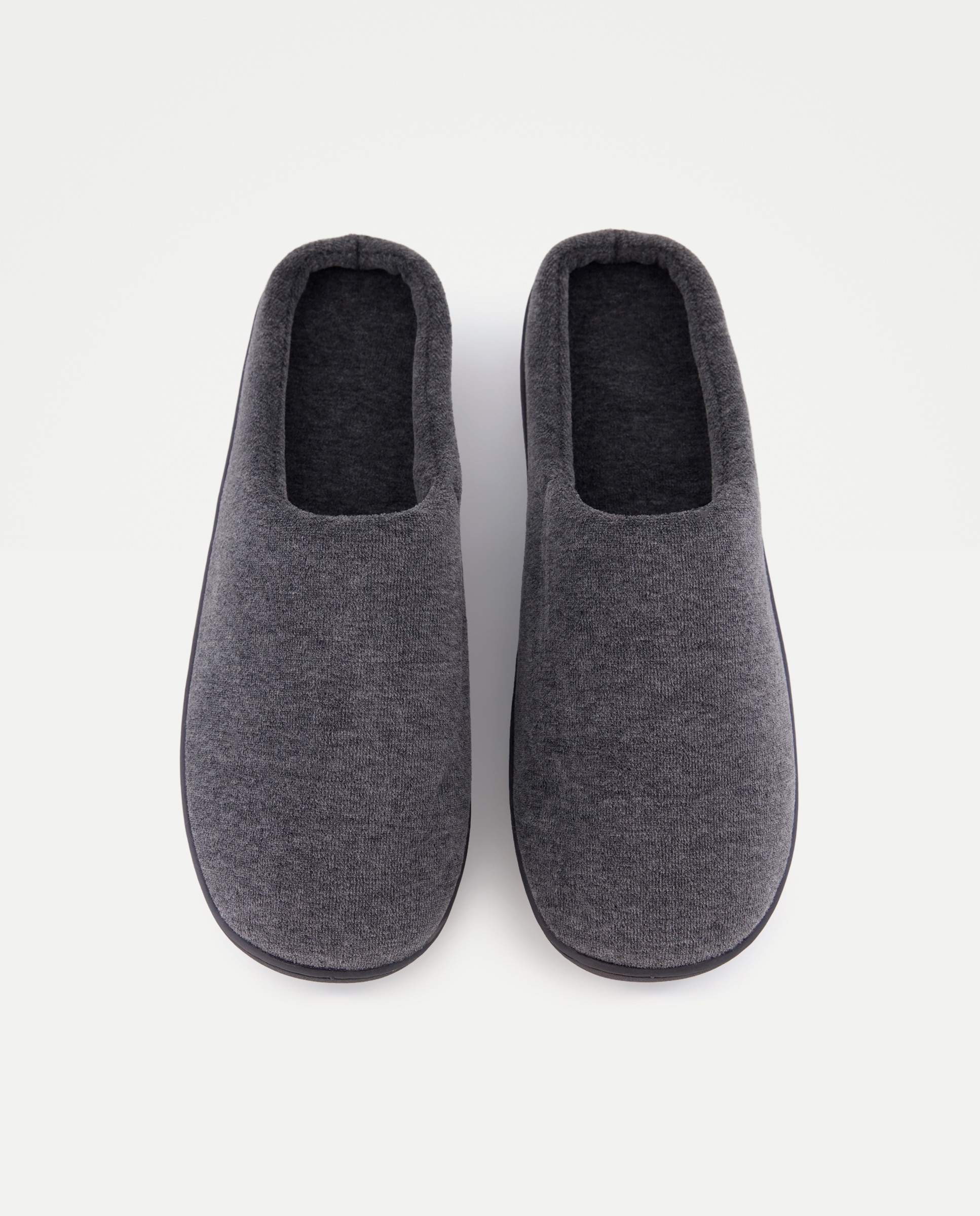 Zapatilla de hombre abierta de velvet con piso de goma 820 Gris medio-4